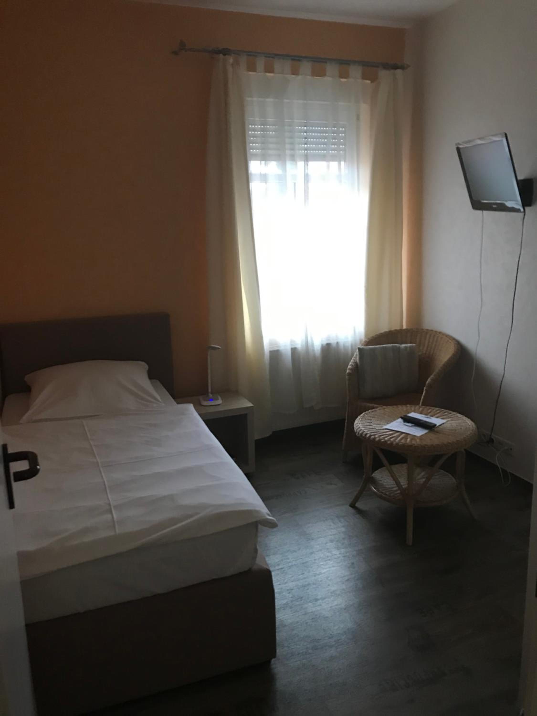 Single Room photo 2