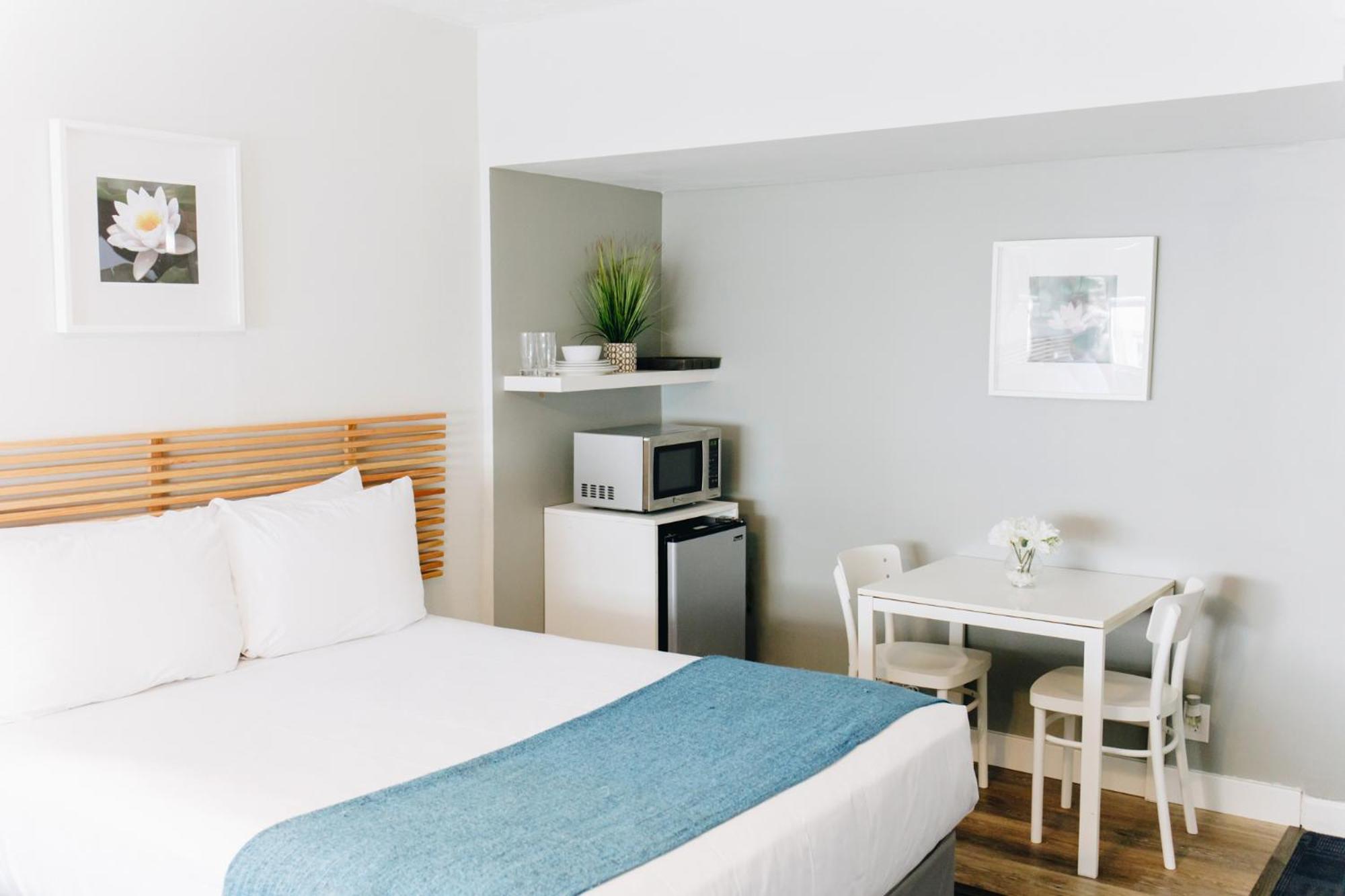 Deluxe Room with Two Double Beds - Photo 12