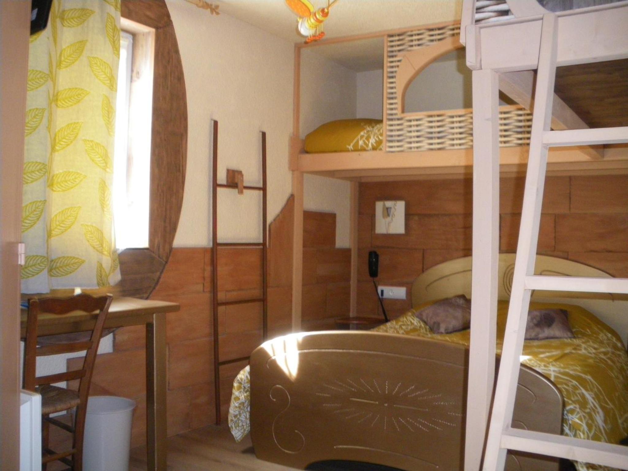 Family Room (2 Adults + 2 Children) - Photo 14