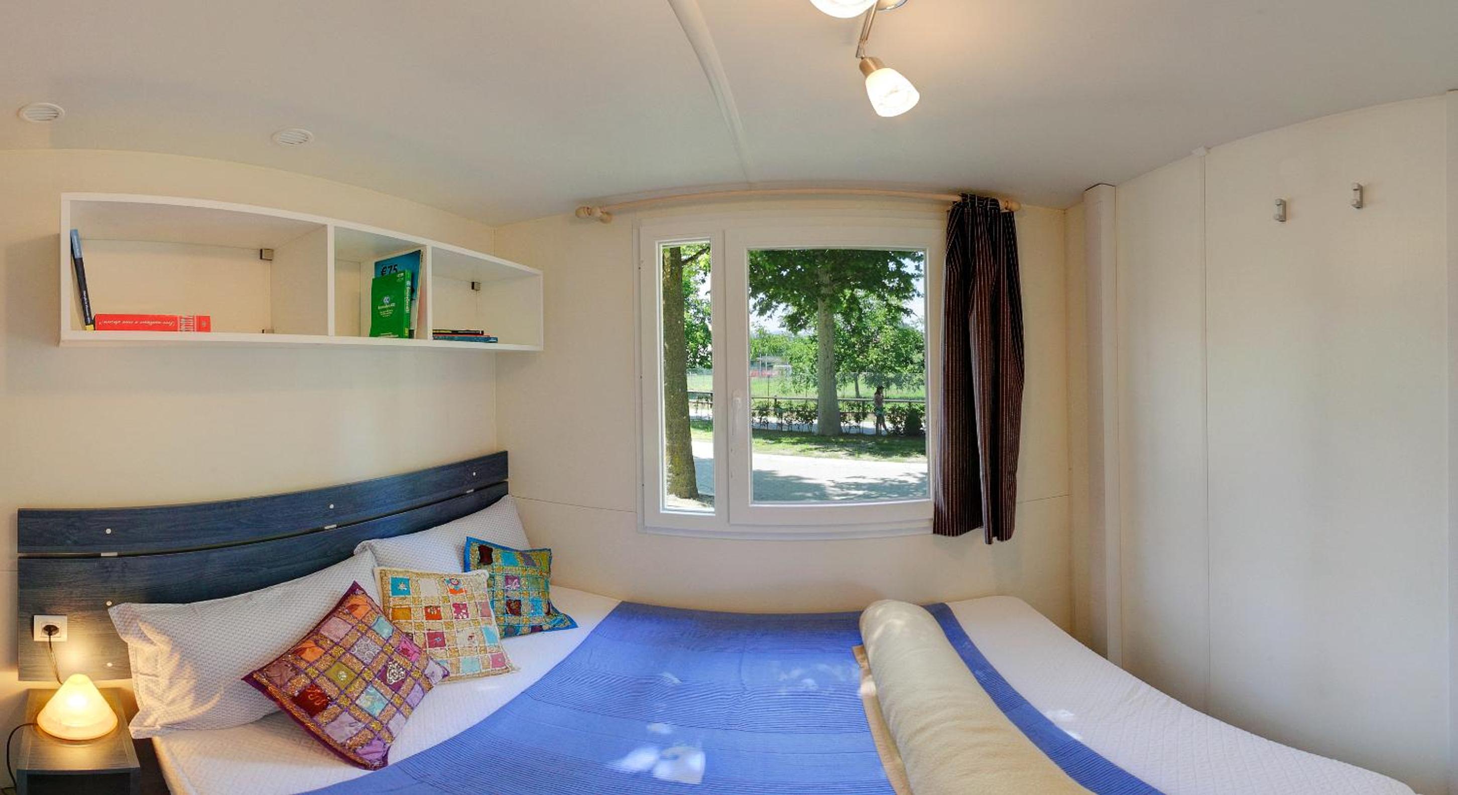 Mobile Home photo 3