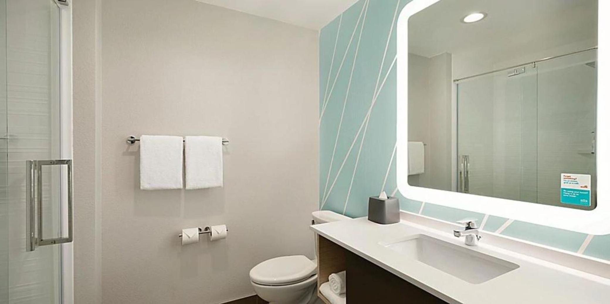 Standard King Room - Photo 9