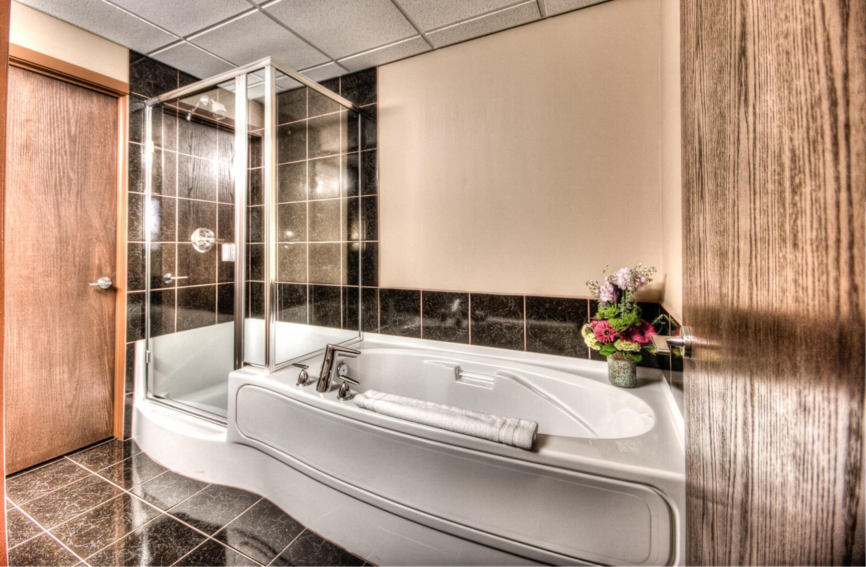 Executive Suite - Photo 5