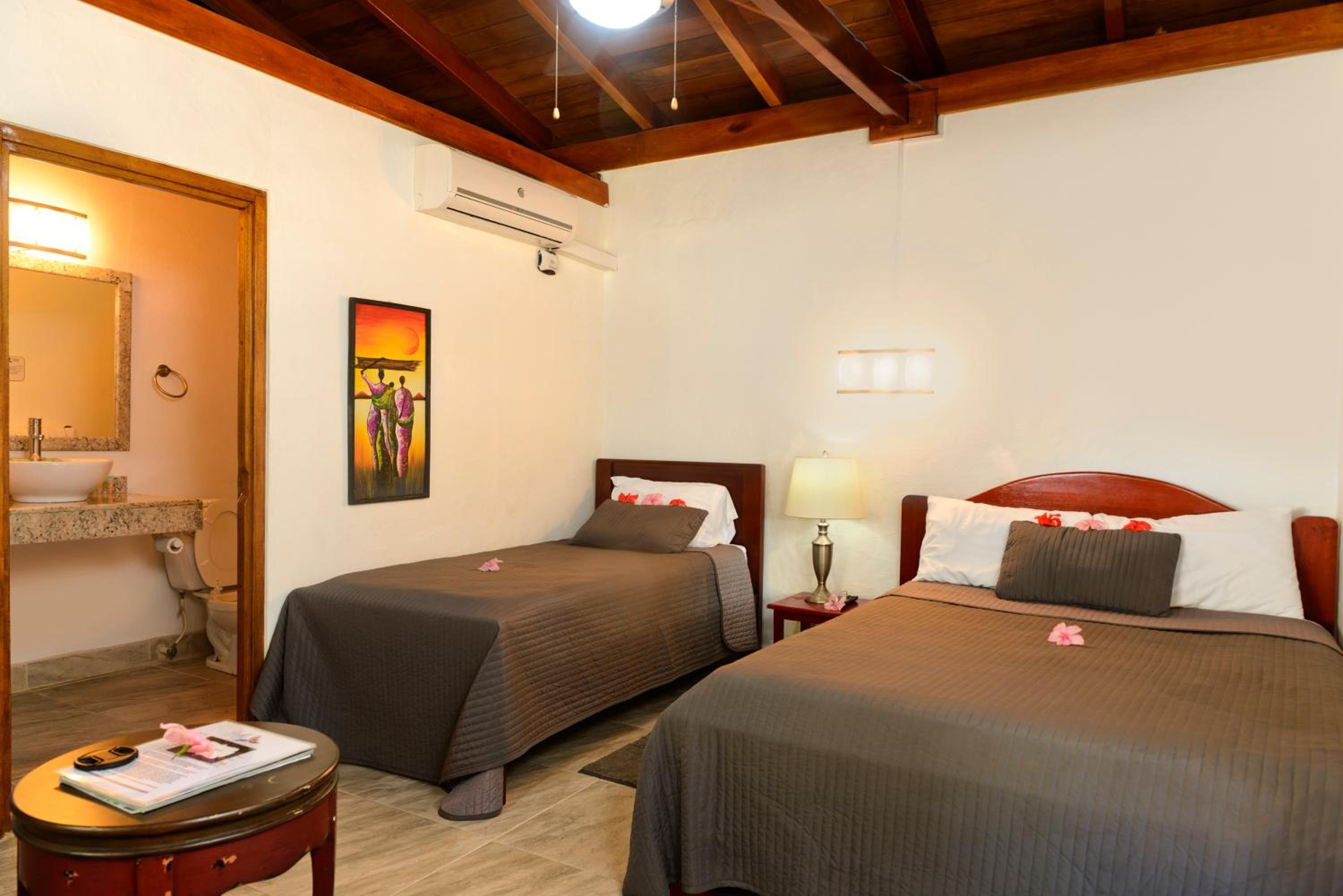 Triple Room with Pool View photo 2