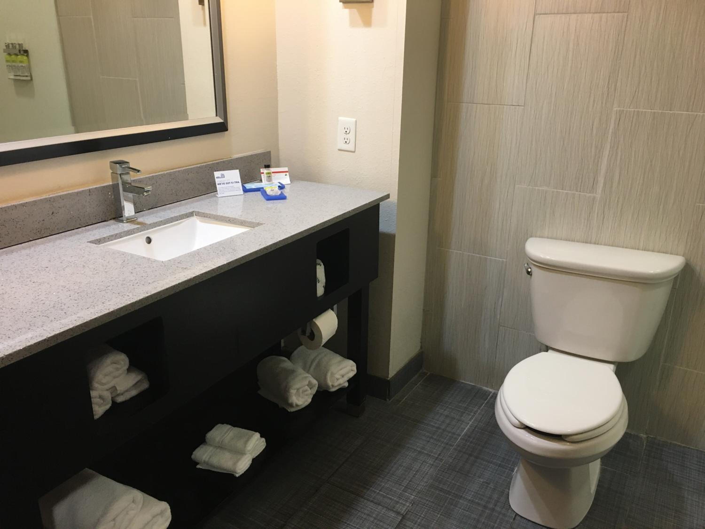 Standard King Room - Photo 2