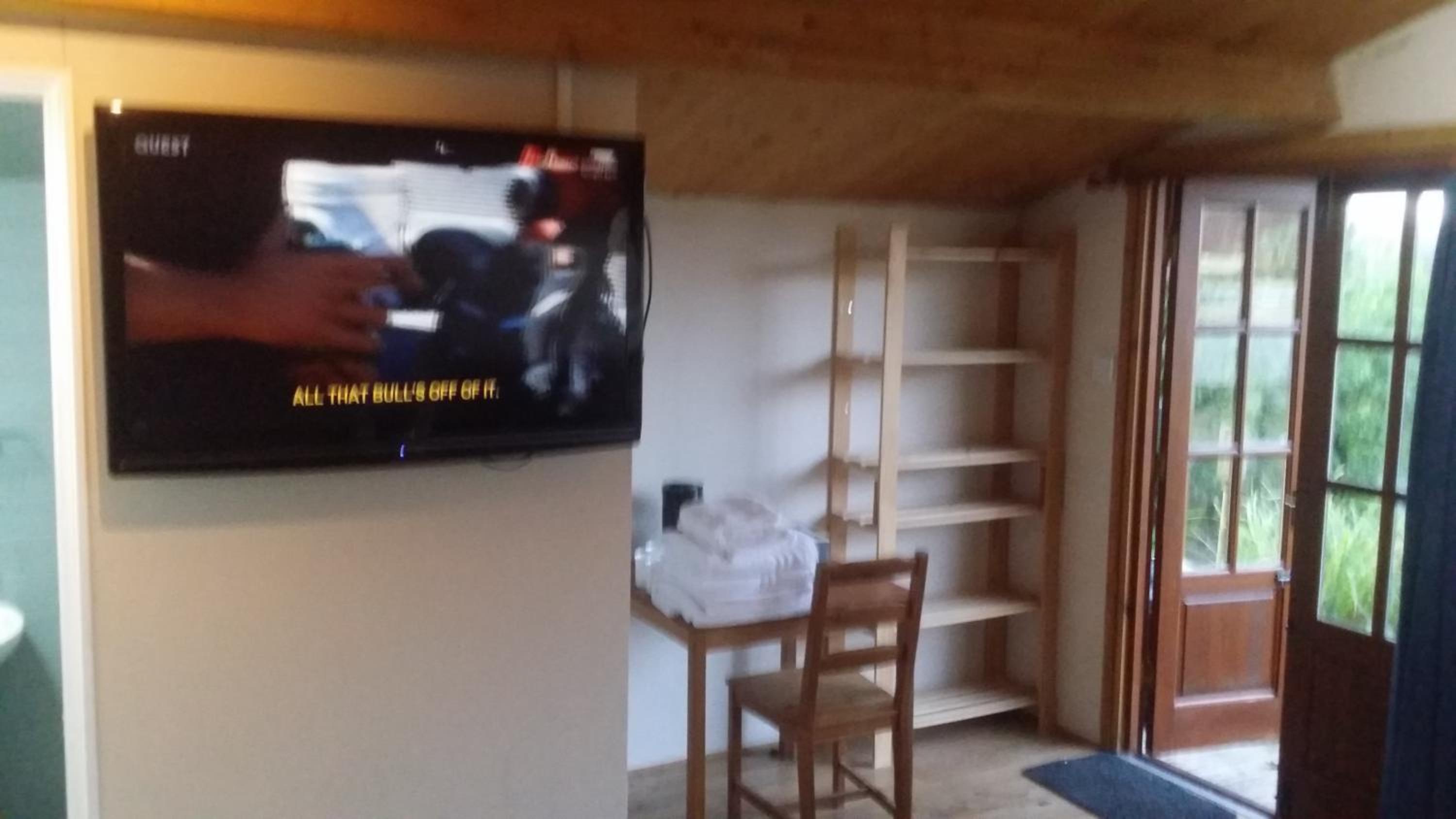 Quadruple Room with Private Bathroom - Photo 8