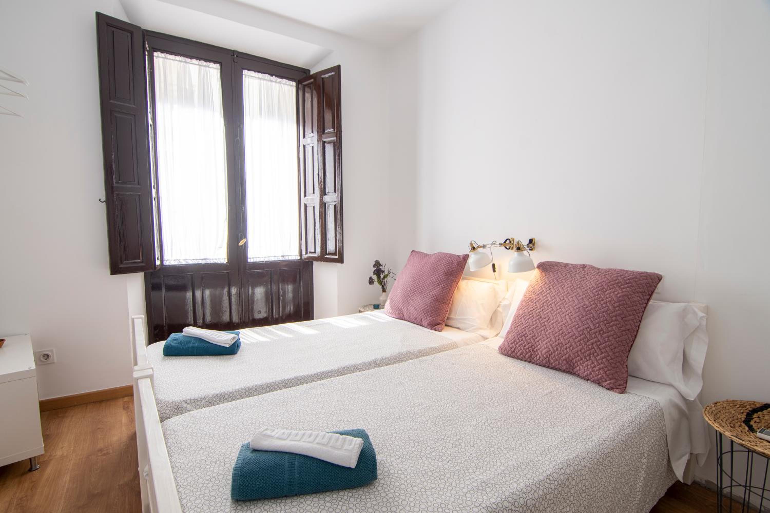 Apartamento de cuatro habitaciones superior - Calle Frailes 28