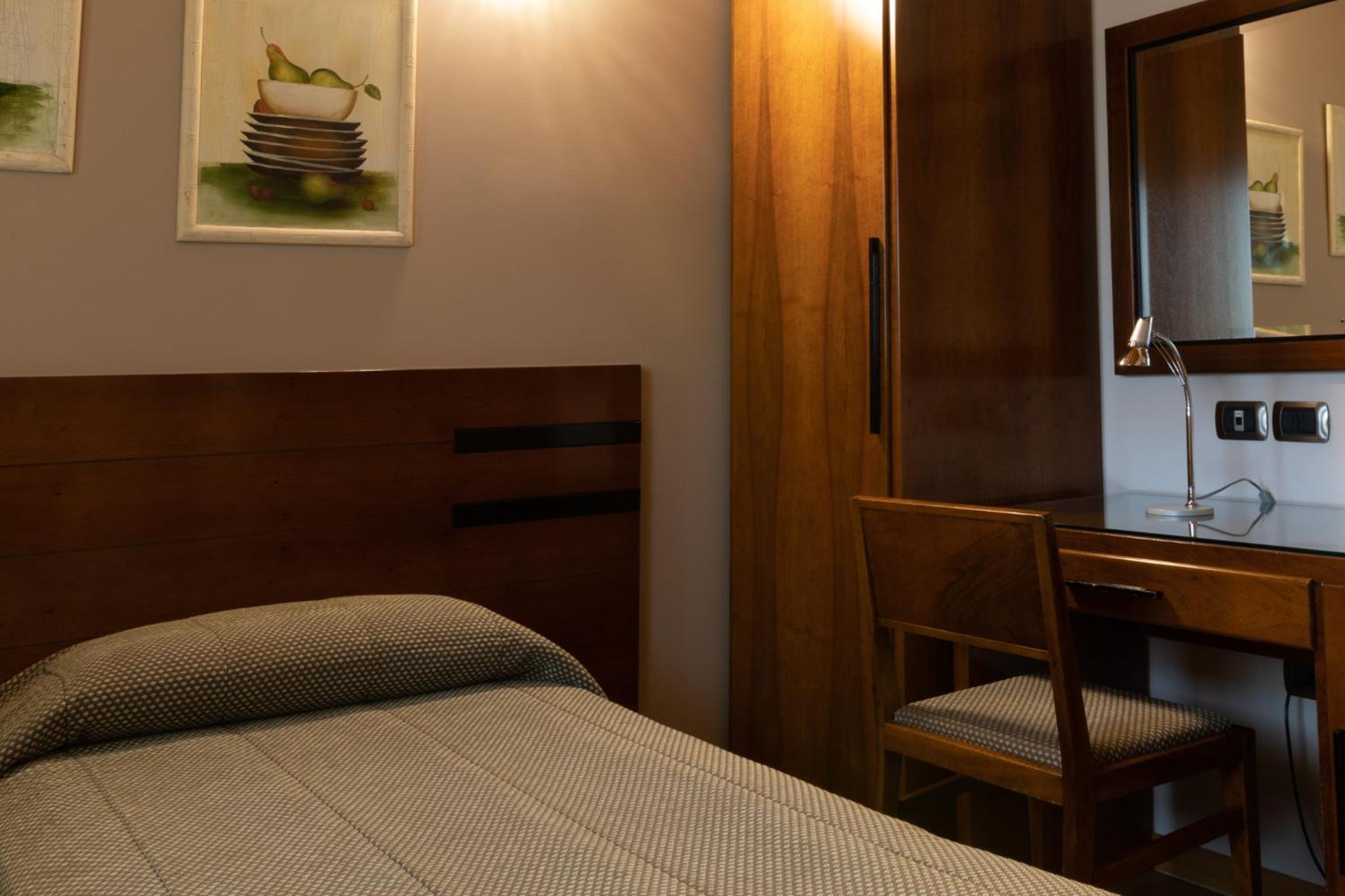Single Room photo 2