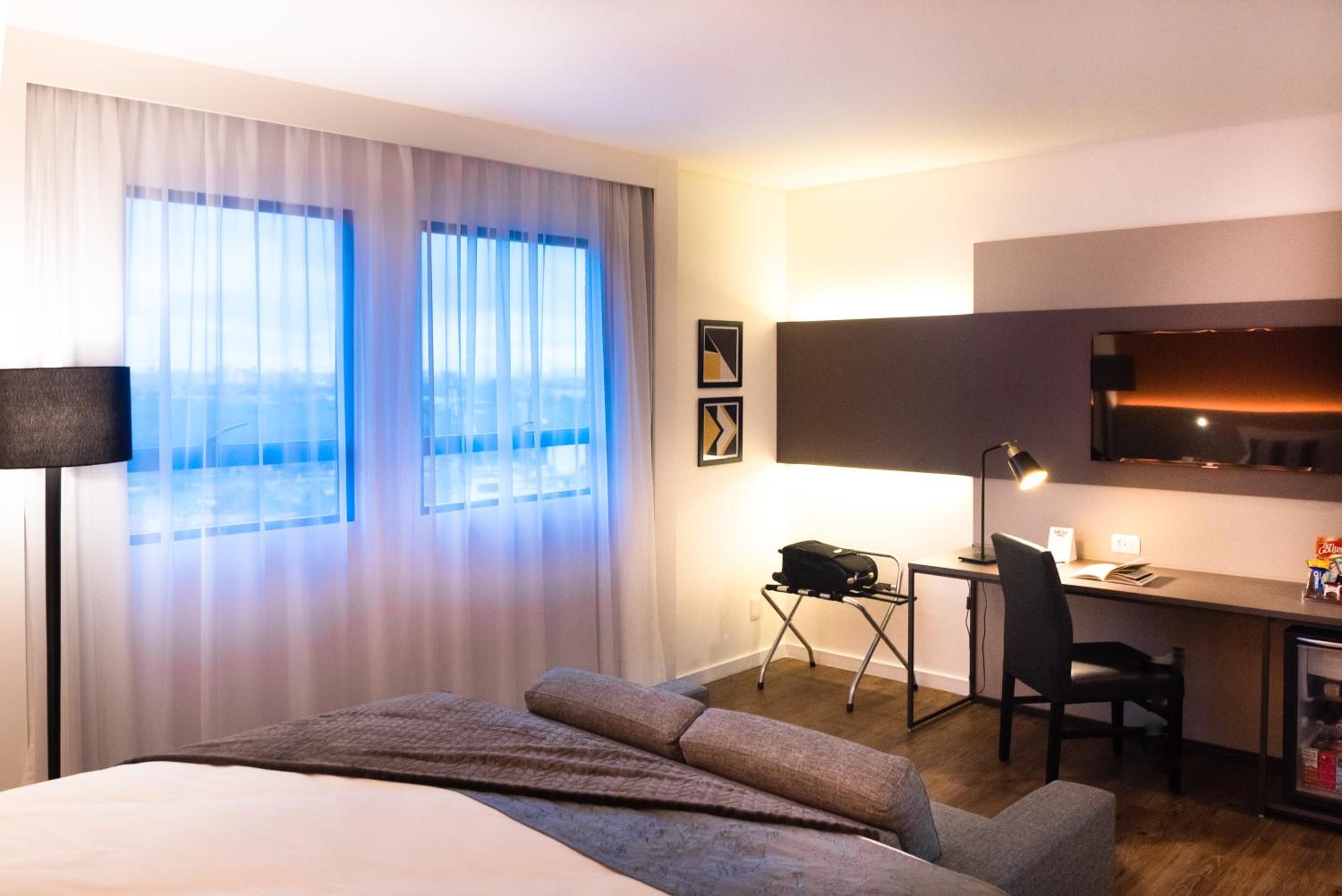 Premium Double Room - 1 Double Bed - Photo 2