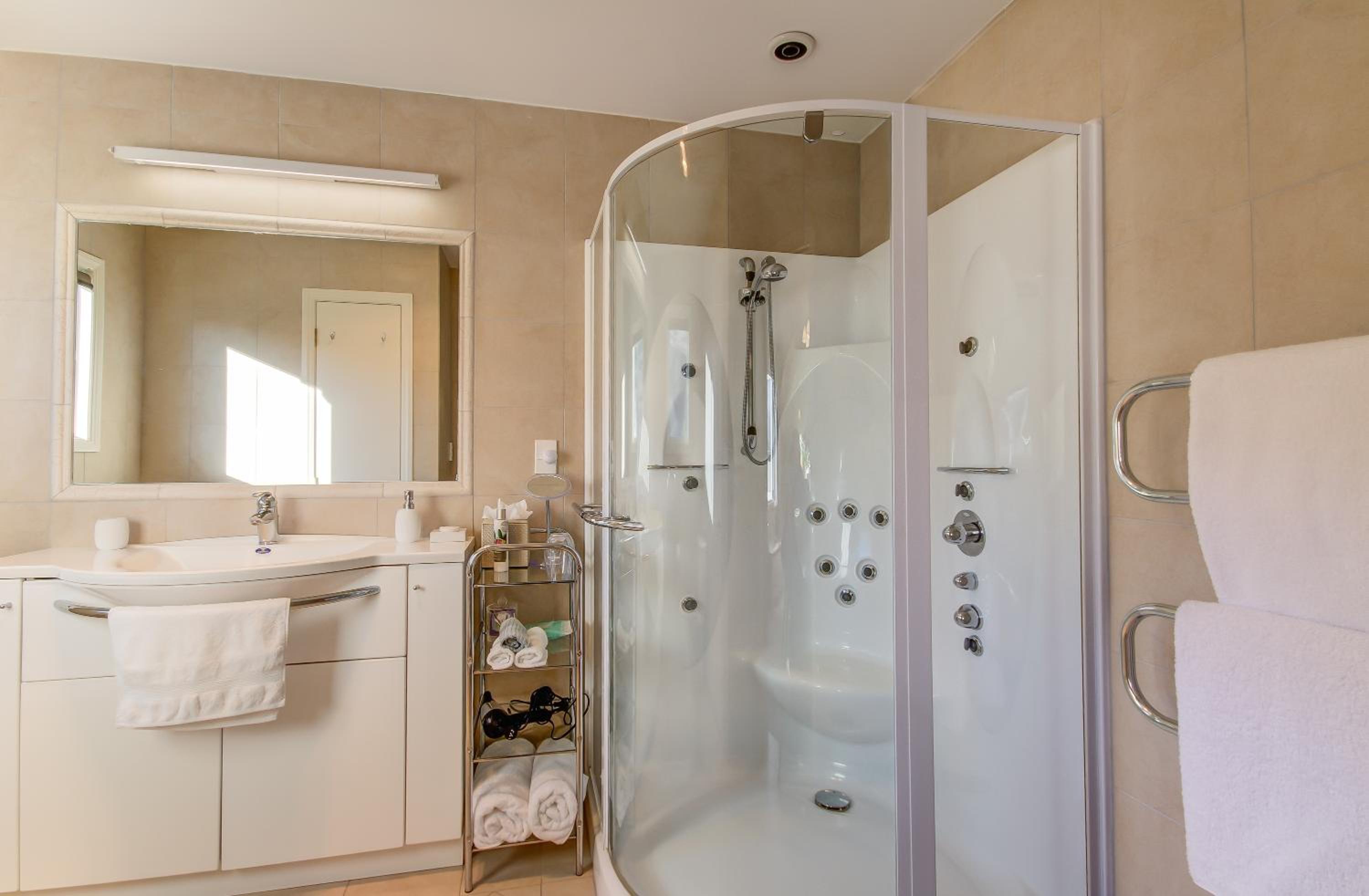 Suite with Garden View - Photo 2
