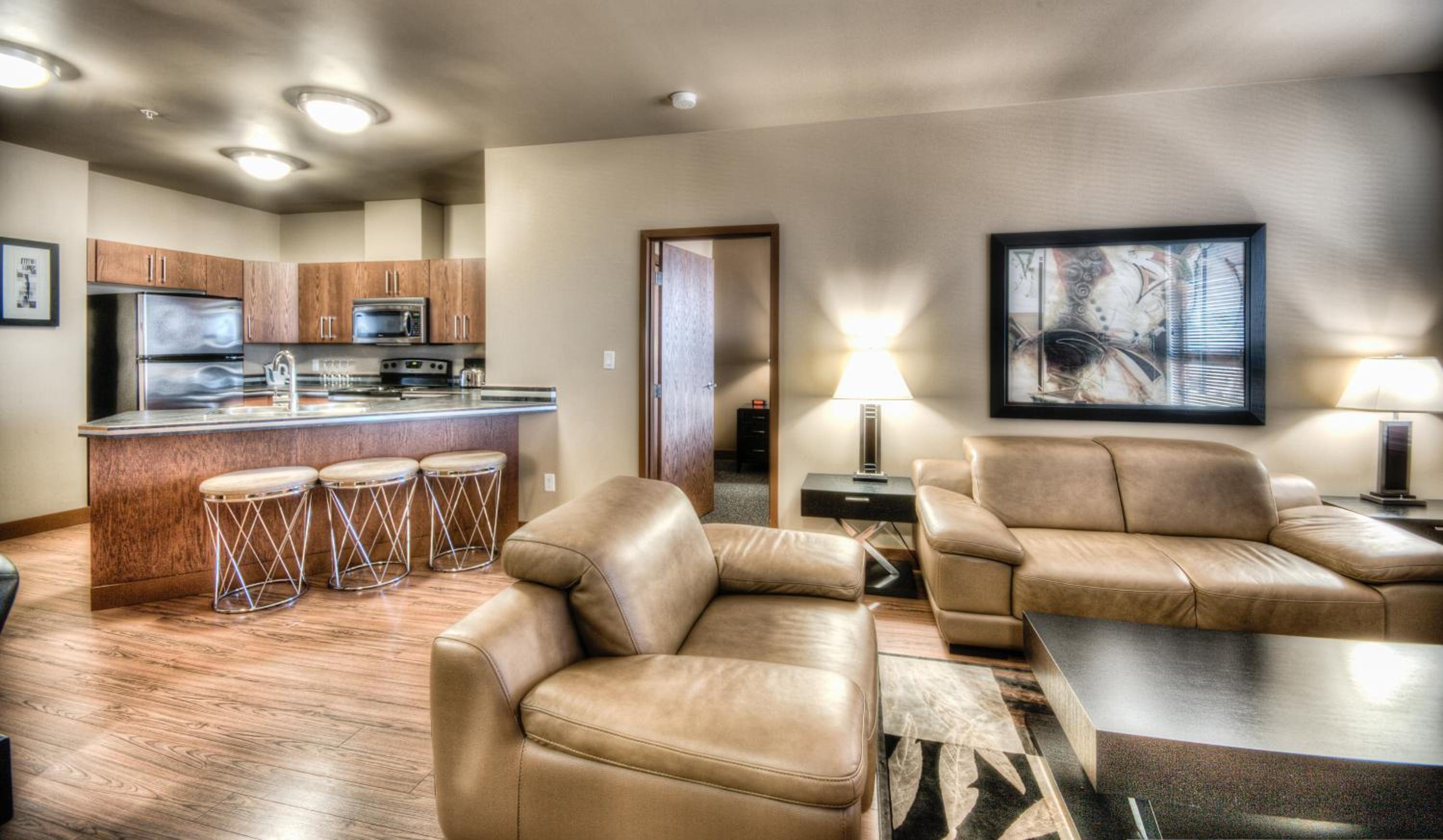 1 Bedroom Suite With 1 King Bed And 1 Queen Bed, Full Kitchenette photo 2