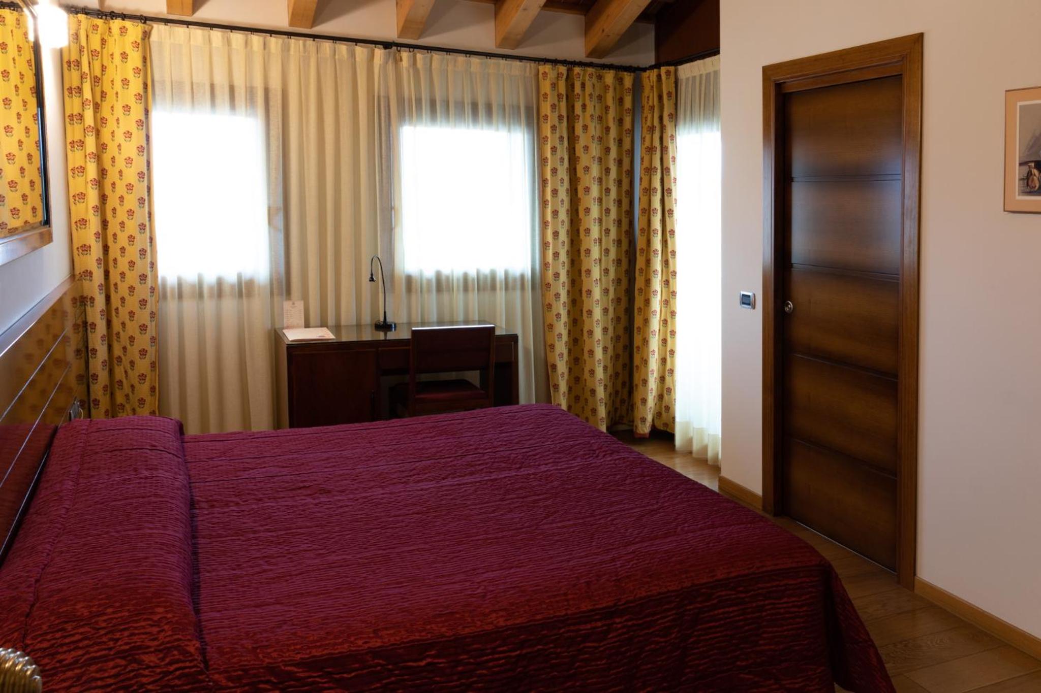 Double or Twin Room - Photo 7