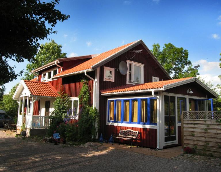 Three-Bedroom Villa - Photo 2