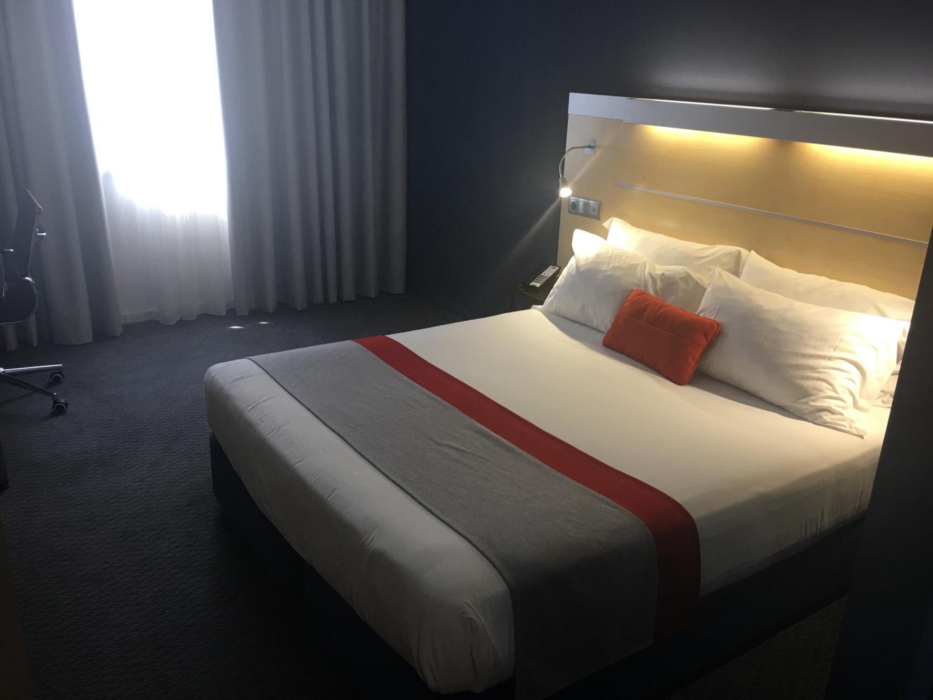 Standard Double Room with Free Breakfast - Photo 4