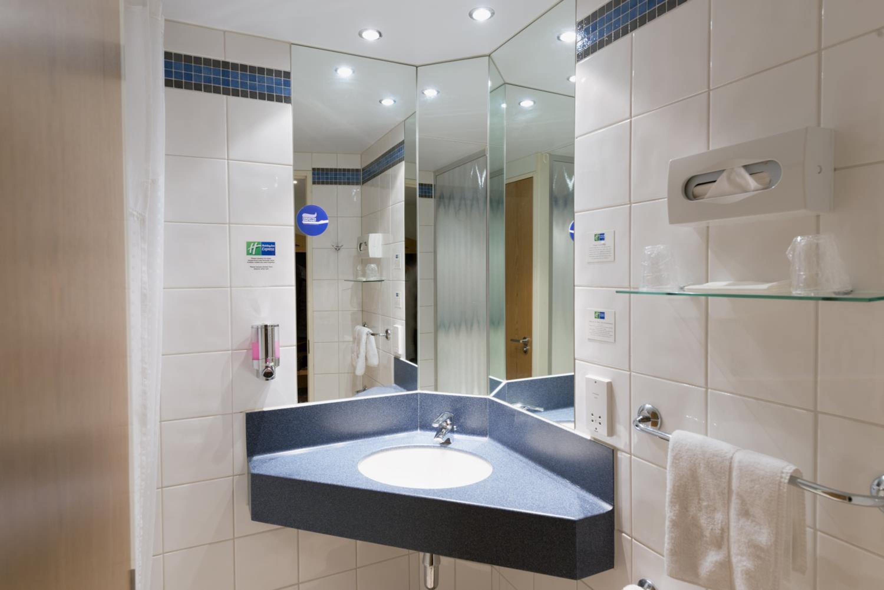 Standard Double Room with Free Hot Breakfast - Photo 3