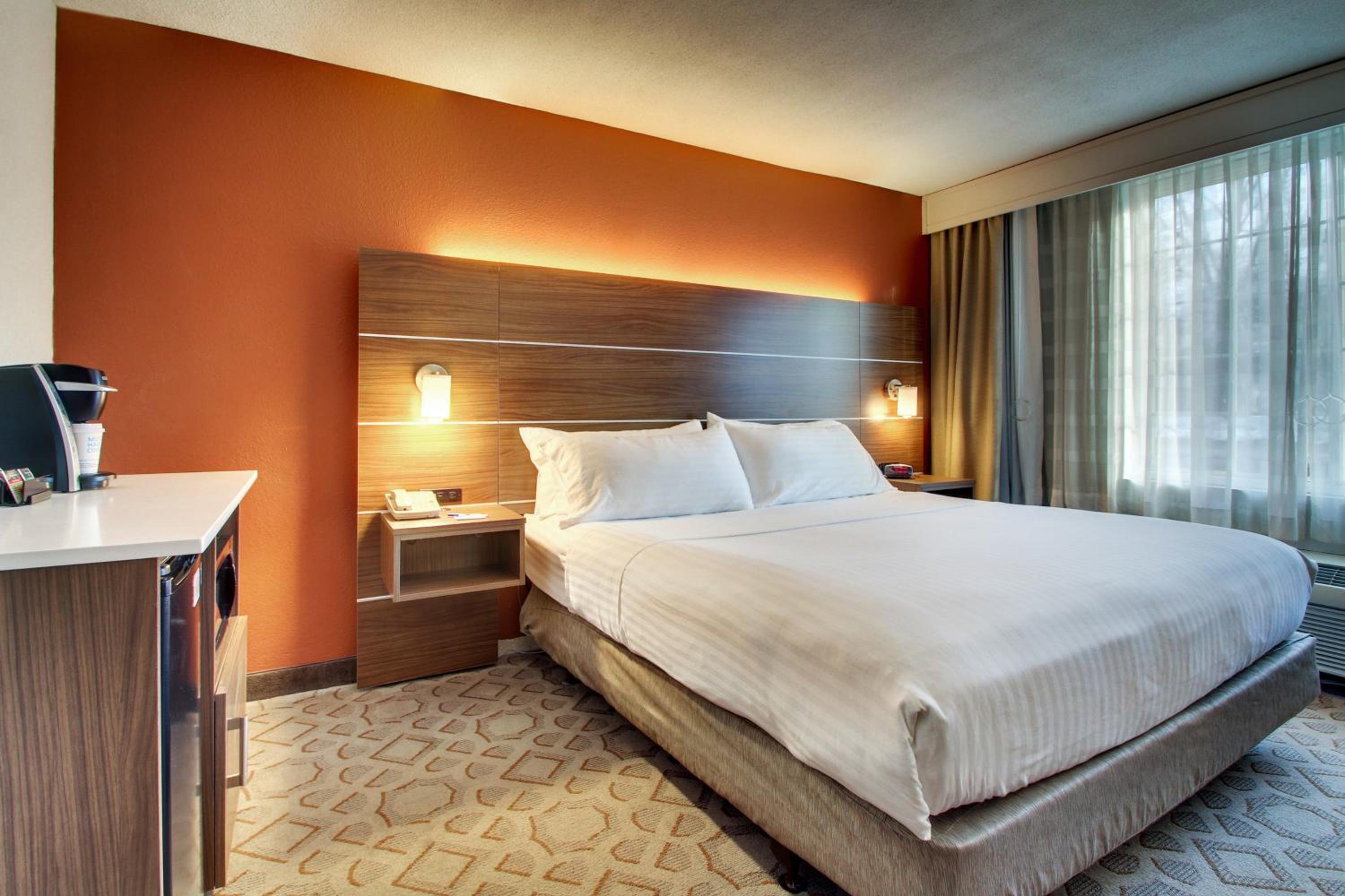 Standard King Room - Photo 4