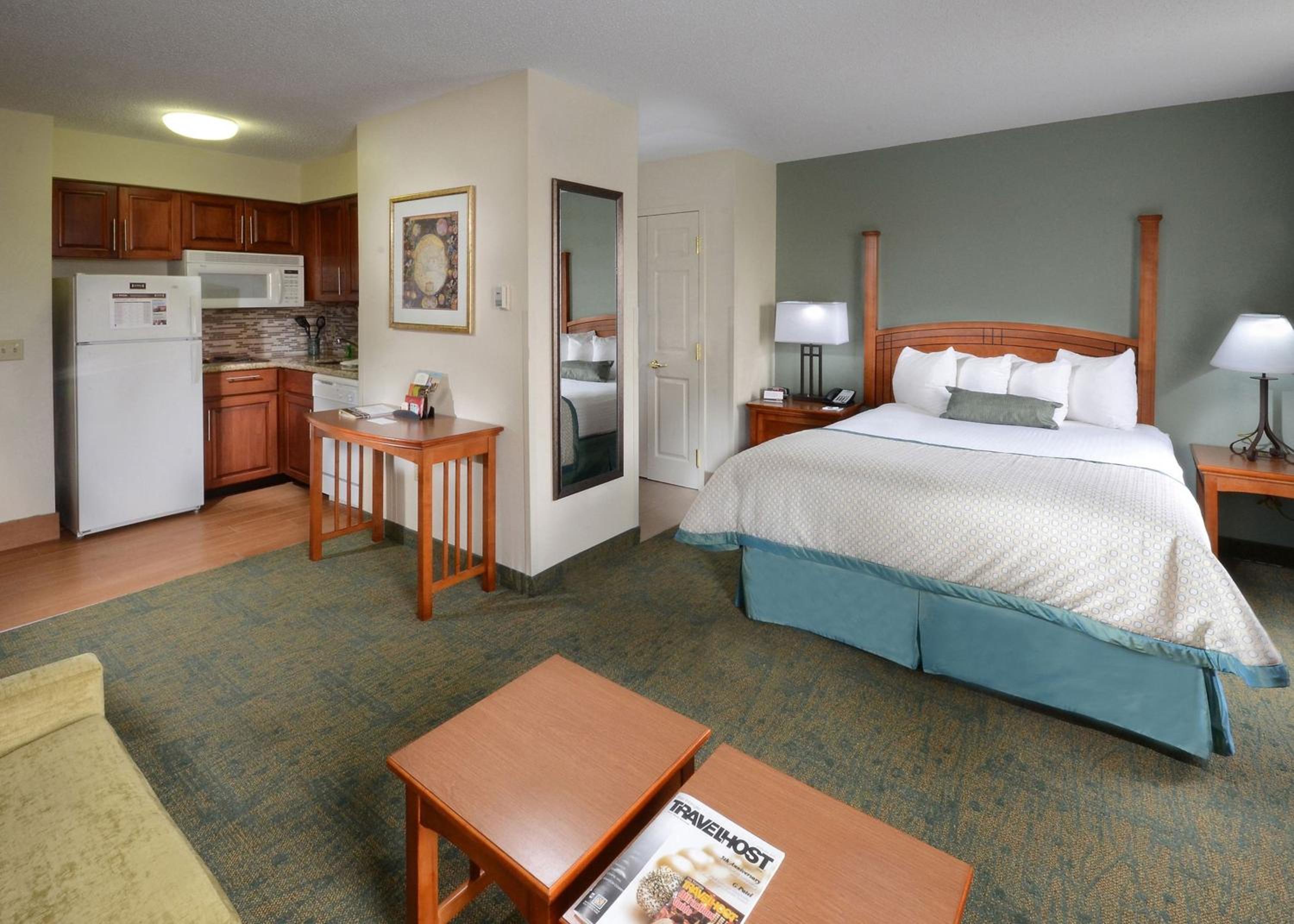 Queen Studio Suite - Photo 1