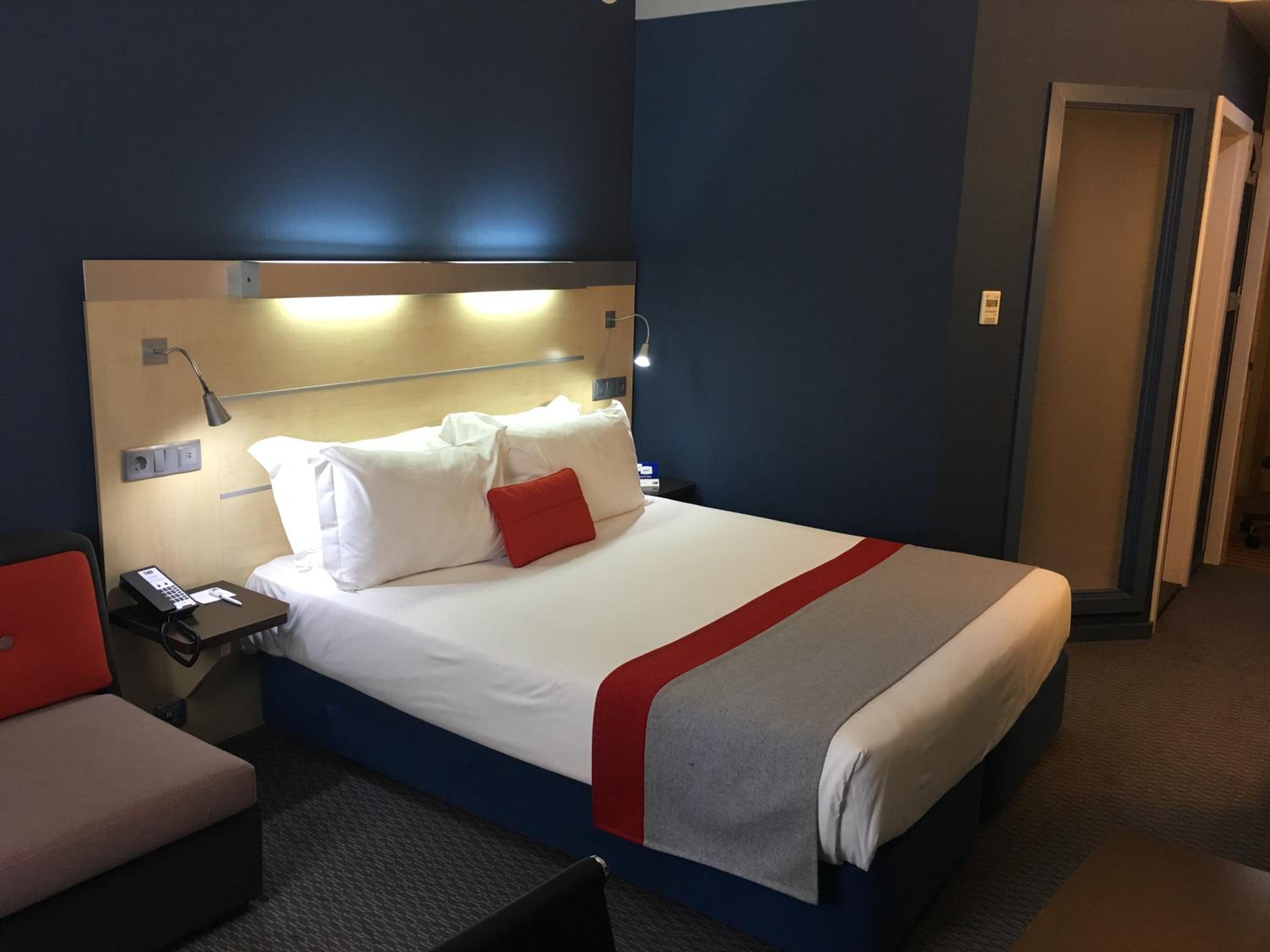 Standard Double Room with Sofa Bed - Photo 4
