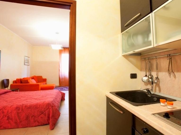 One-Bedroom Apartment - Photo 2
