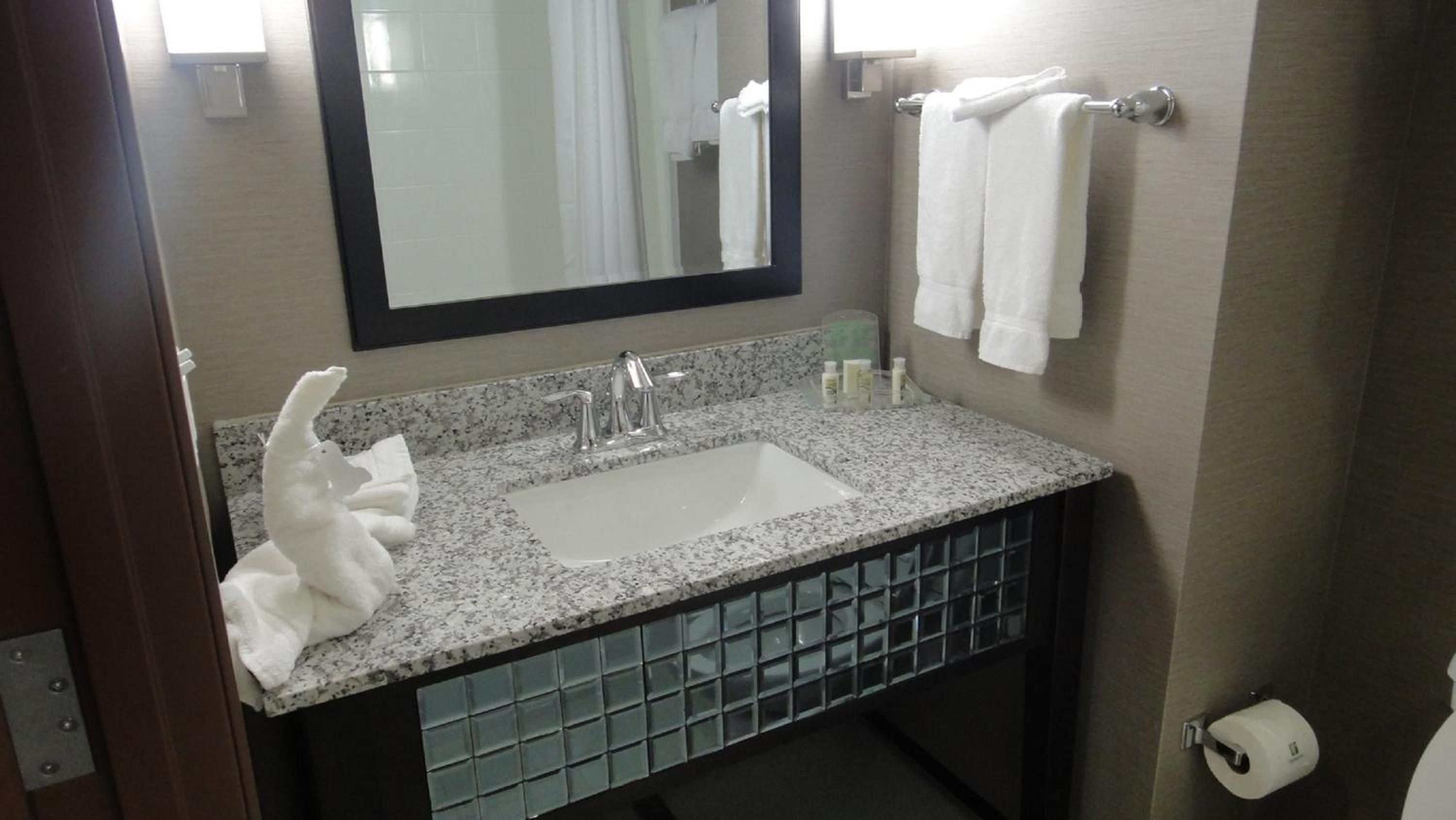 Standard King Room - Photo 5