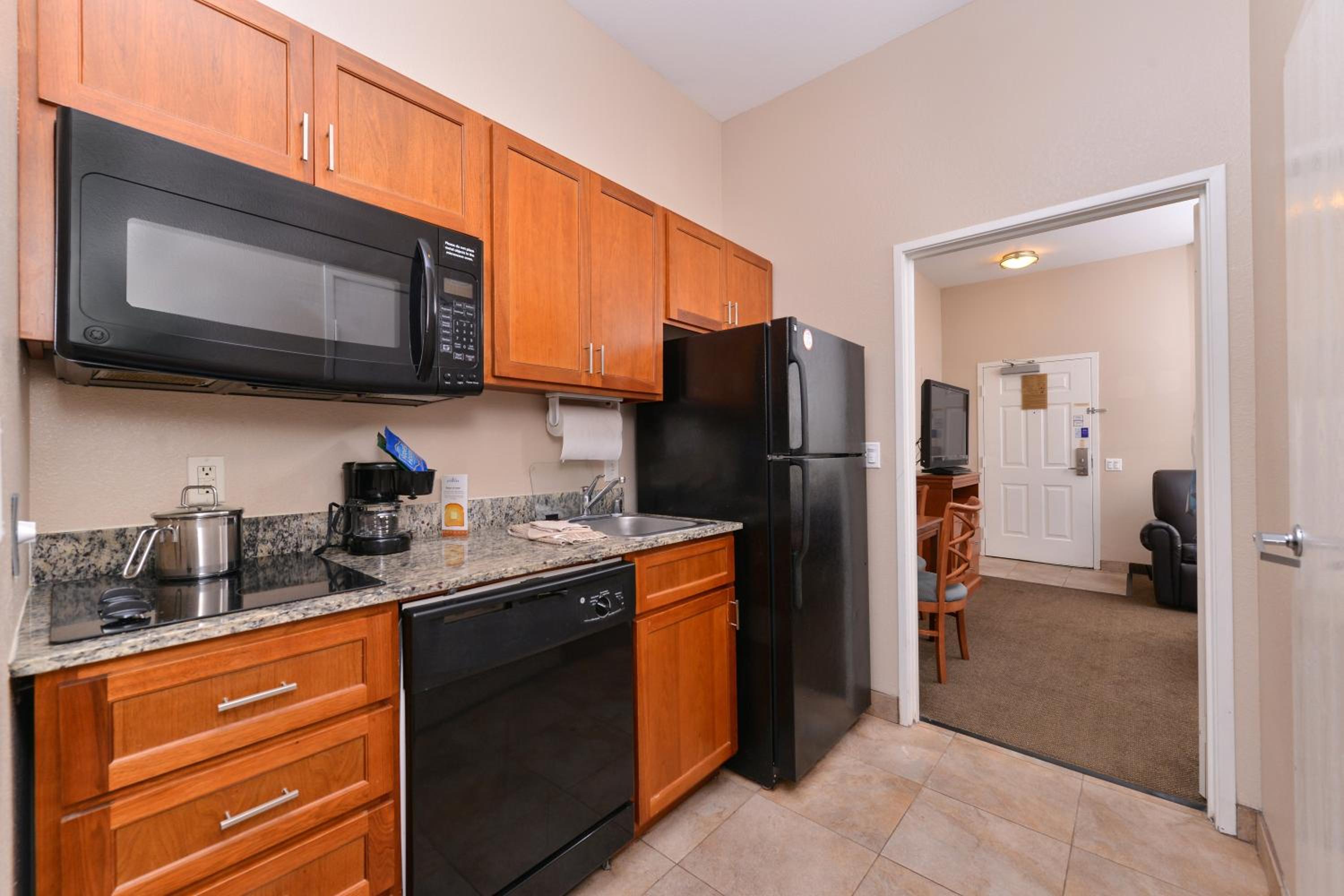 One-Bedroom Suite with Two Queen Beds - Photo 2