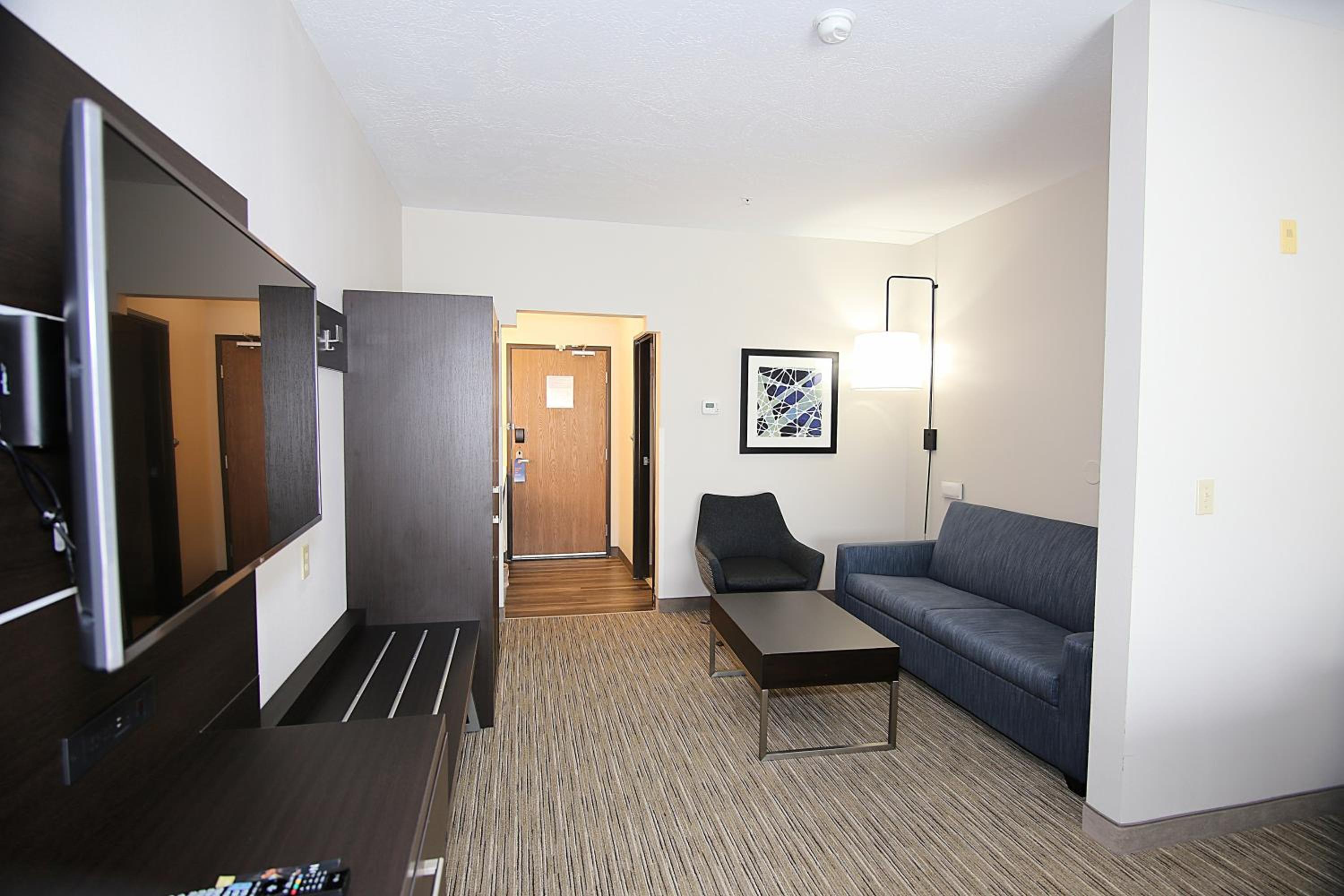 King Suite with Sofa Bed - Photo 2
