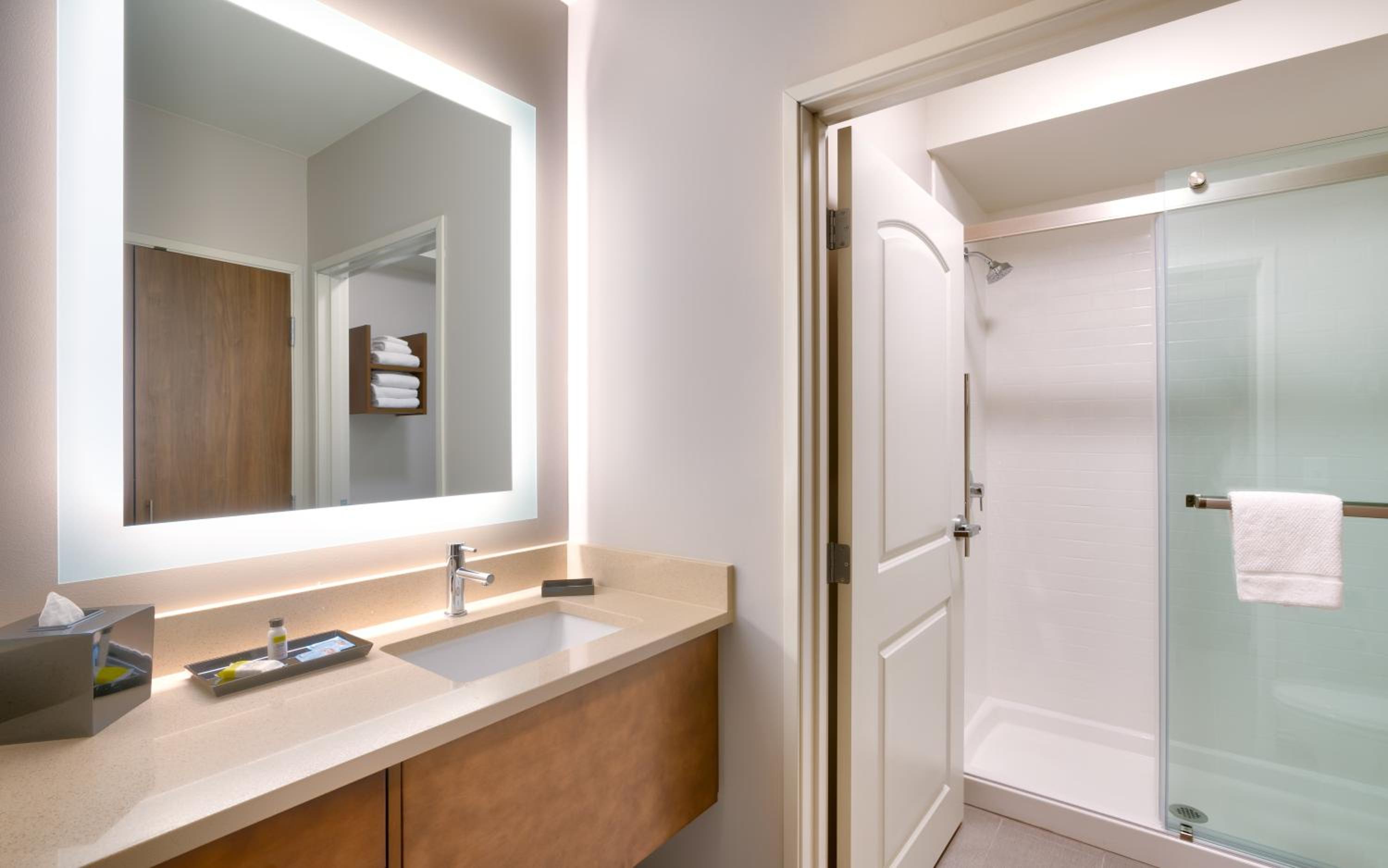Studio Queen Suite - Photo 2