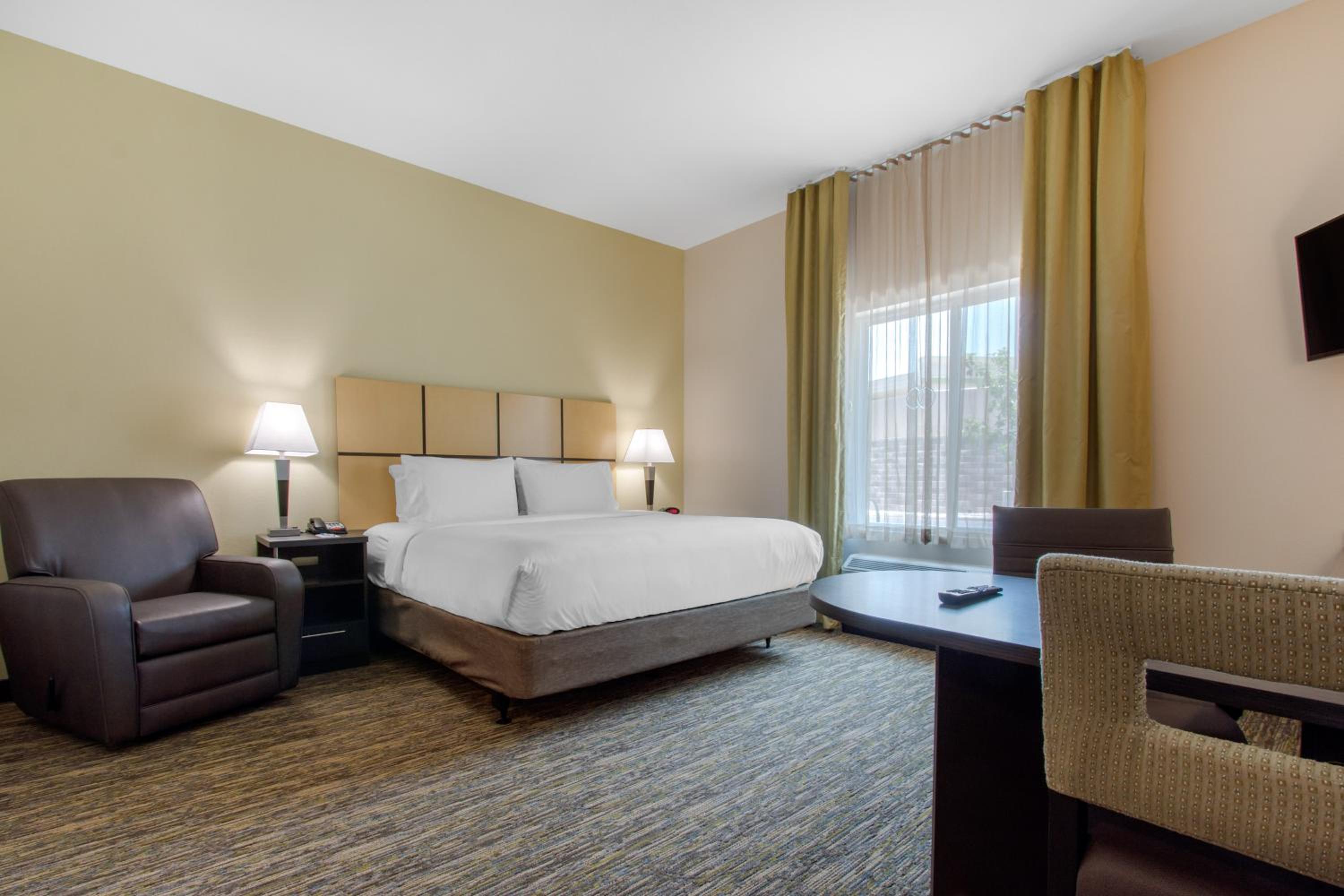 Studio Suite with Two Queen Beds and Hearing Mobility Accessible Tub