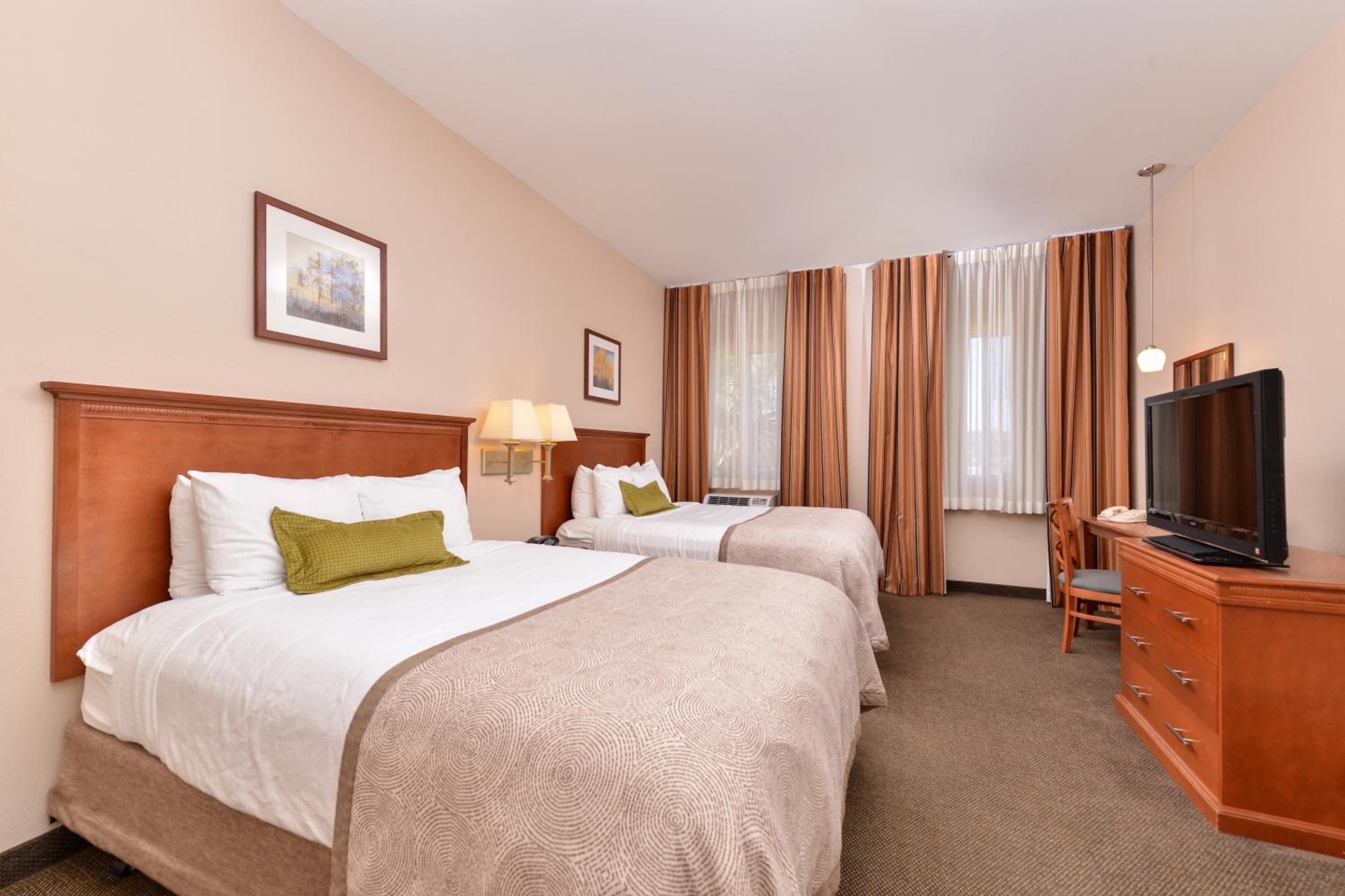 One-Bedroom Suite with Two Queen Beds - Photo 3