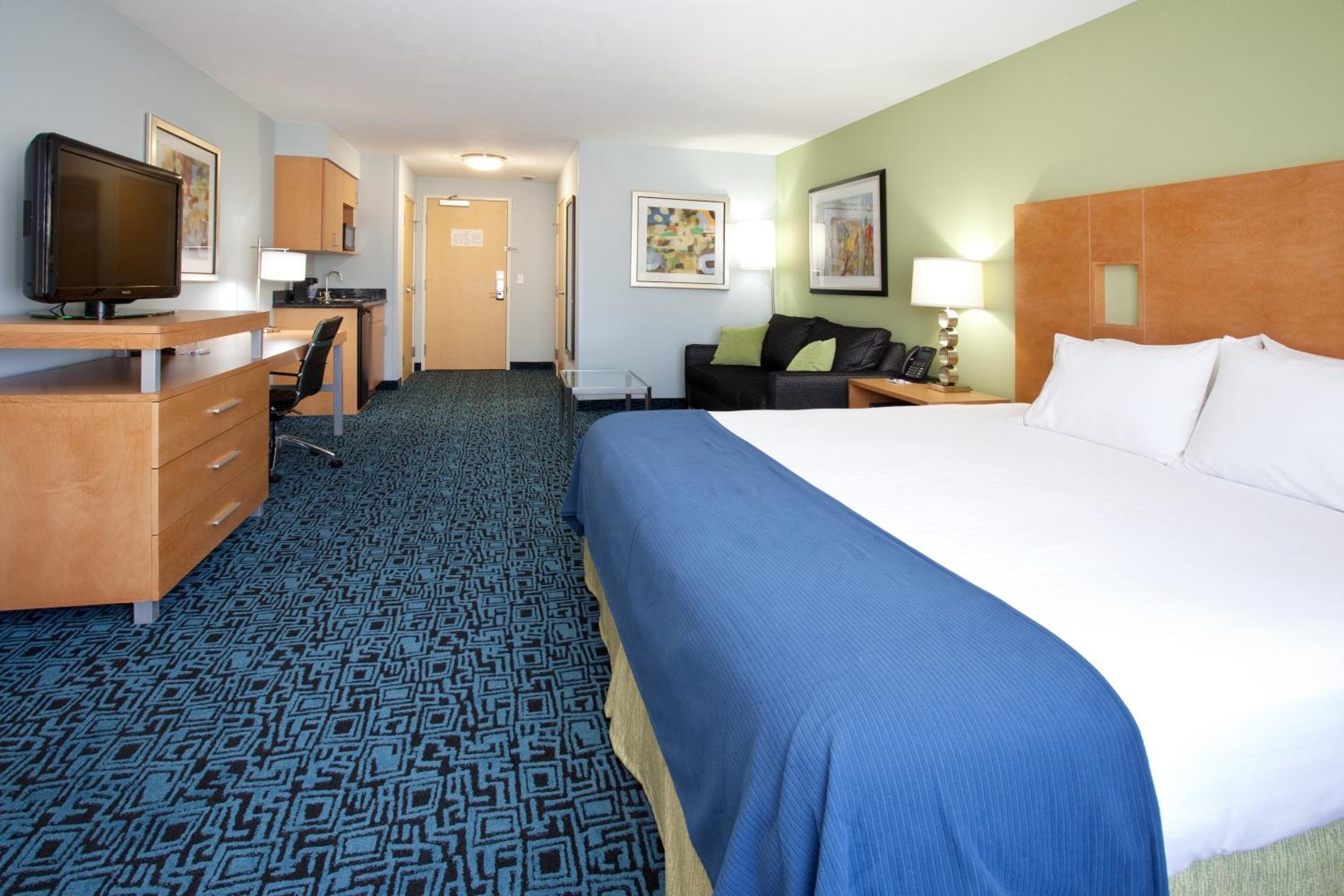 King Suite with Spa Bath - Photo 1