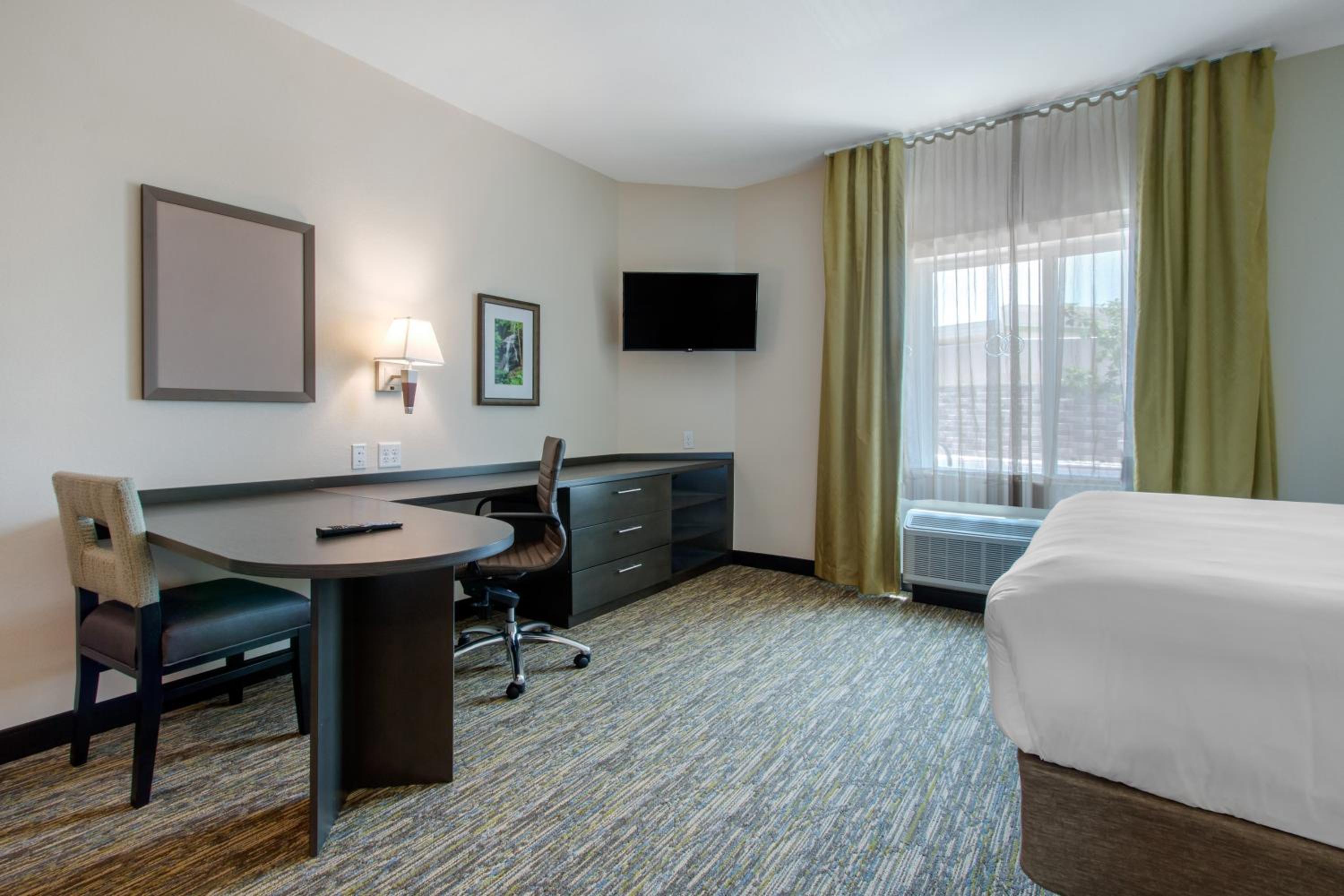 Studio Suite with Two Queen Beds and Hearing Mobility Accessible Tub