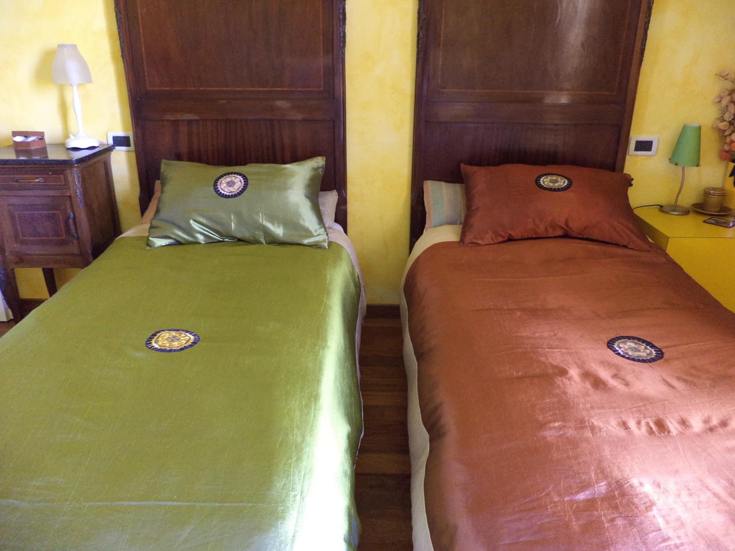 Double or Twin Room with Pool View - Photo 7