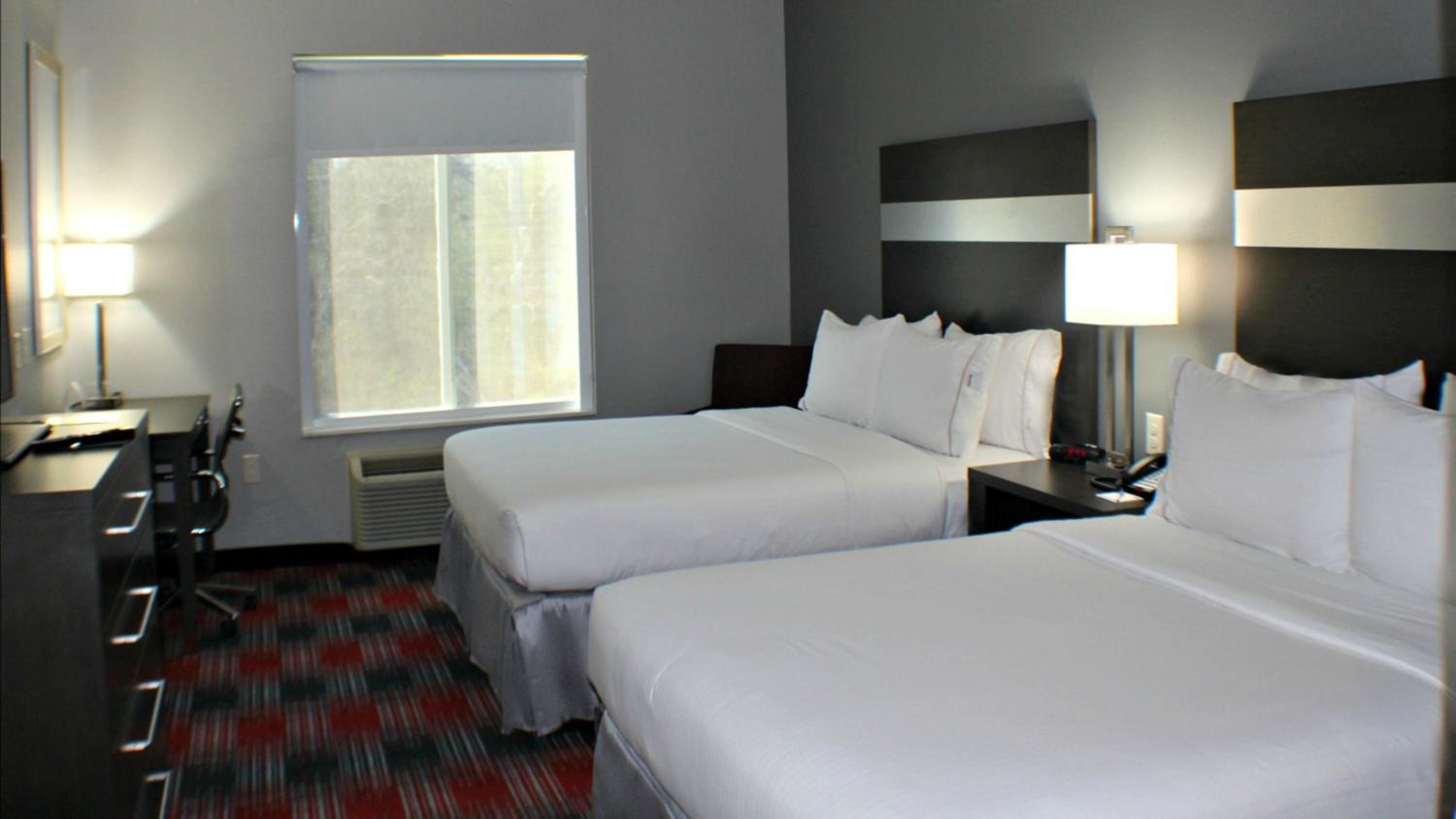 Standard Queen Room with Two Queen Beds and Mobility Accessible Tub