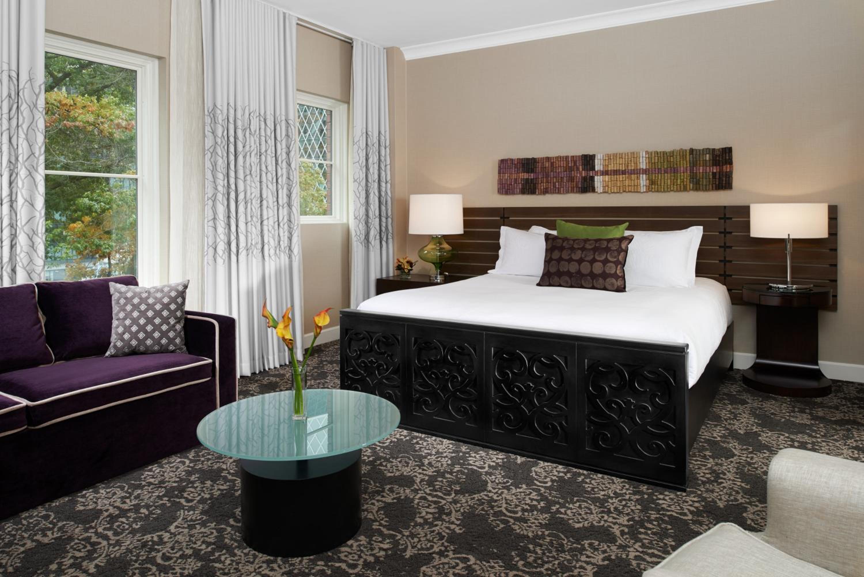 Premium King Room with Sofa Bed and City View - Photo 8