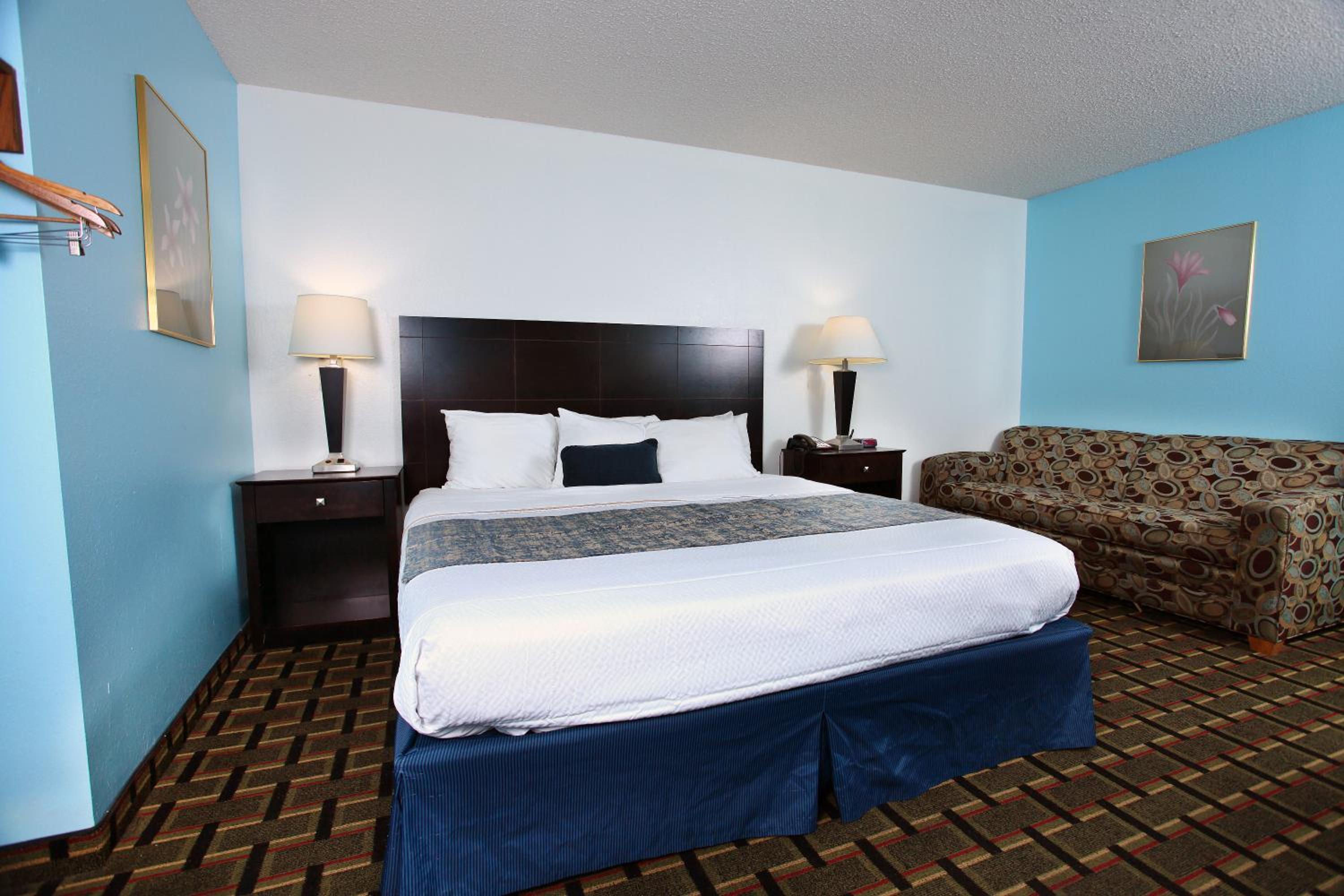 King Room - Non-Smoking - Photo 3