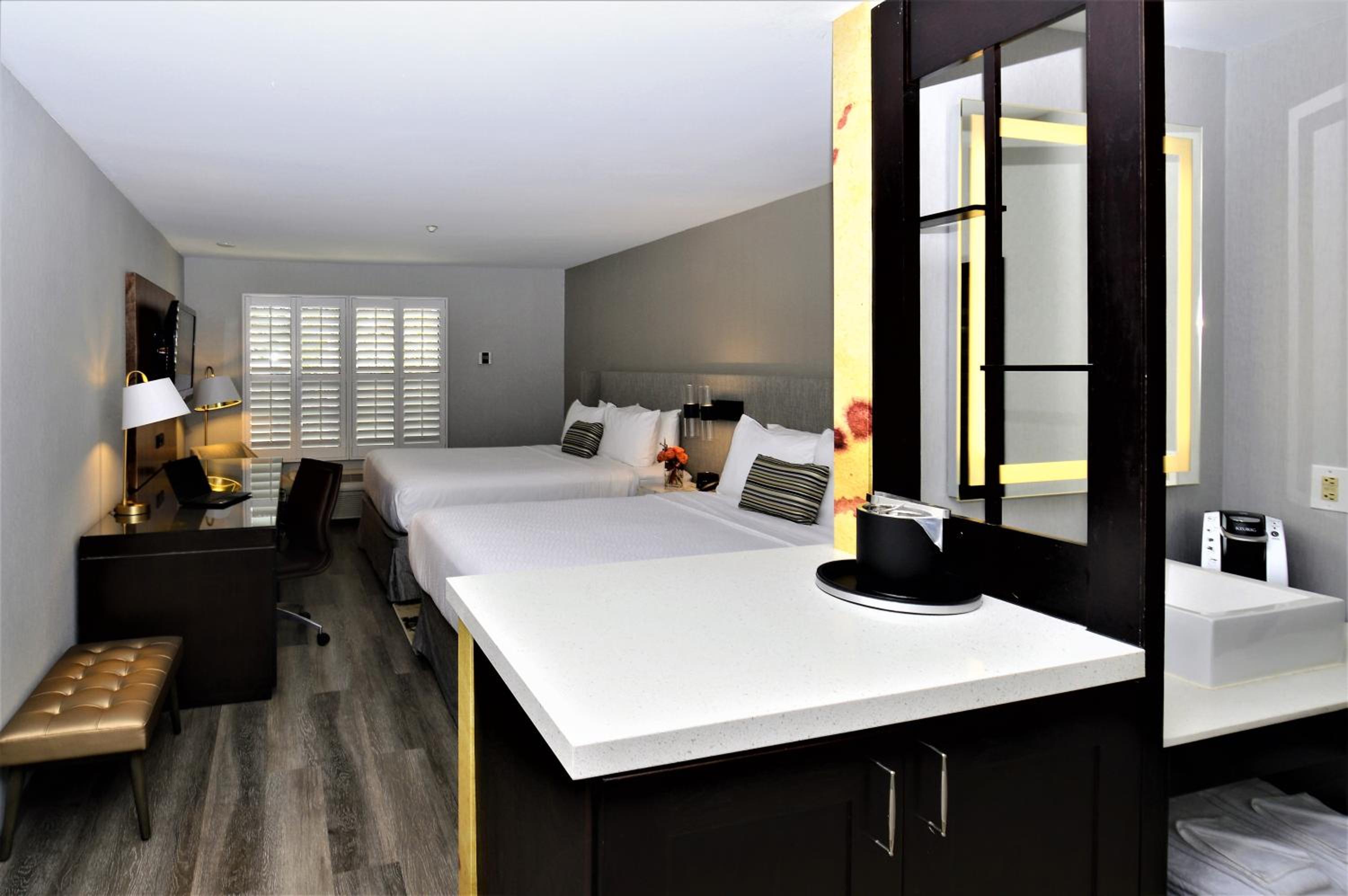 Standard Queen Room with Two Queen Beds - Photo 2