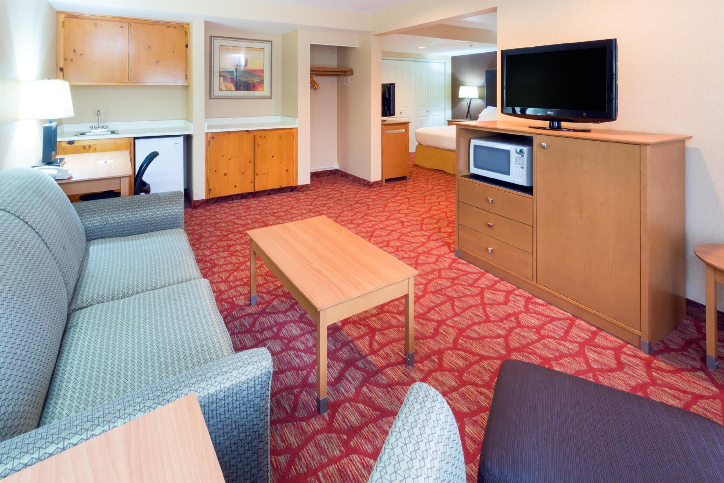 King Suite with Sofa Bed and River View