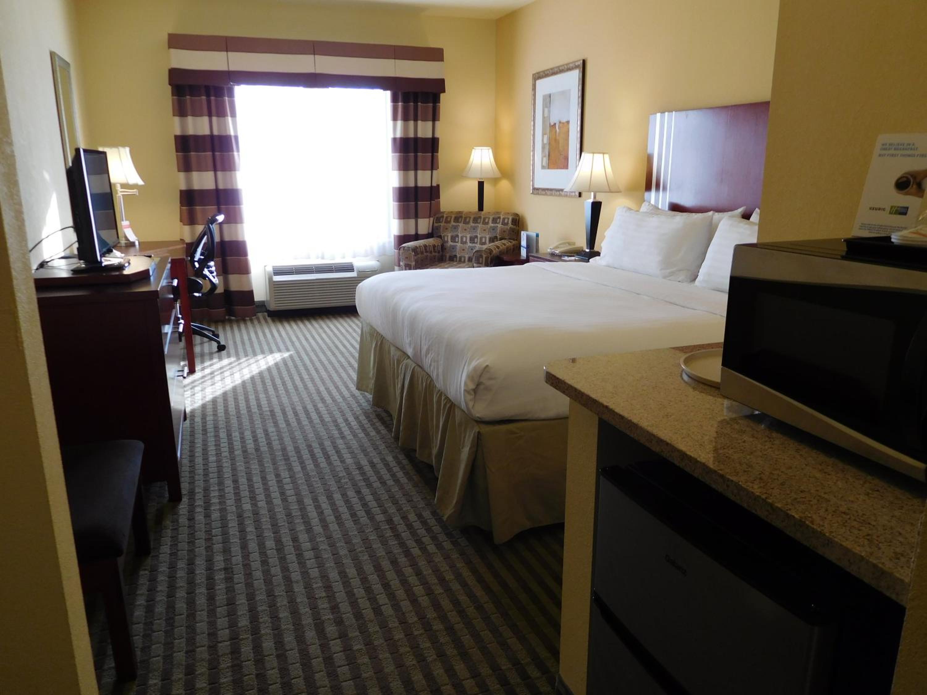 Standard King Room - Photo 3