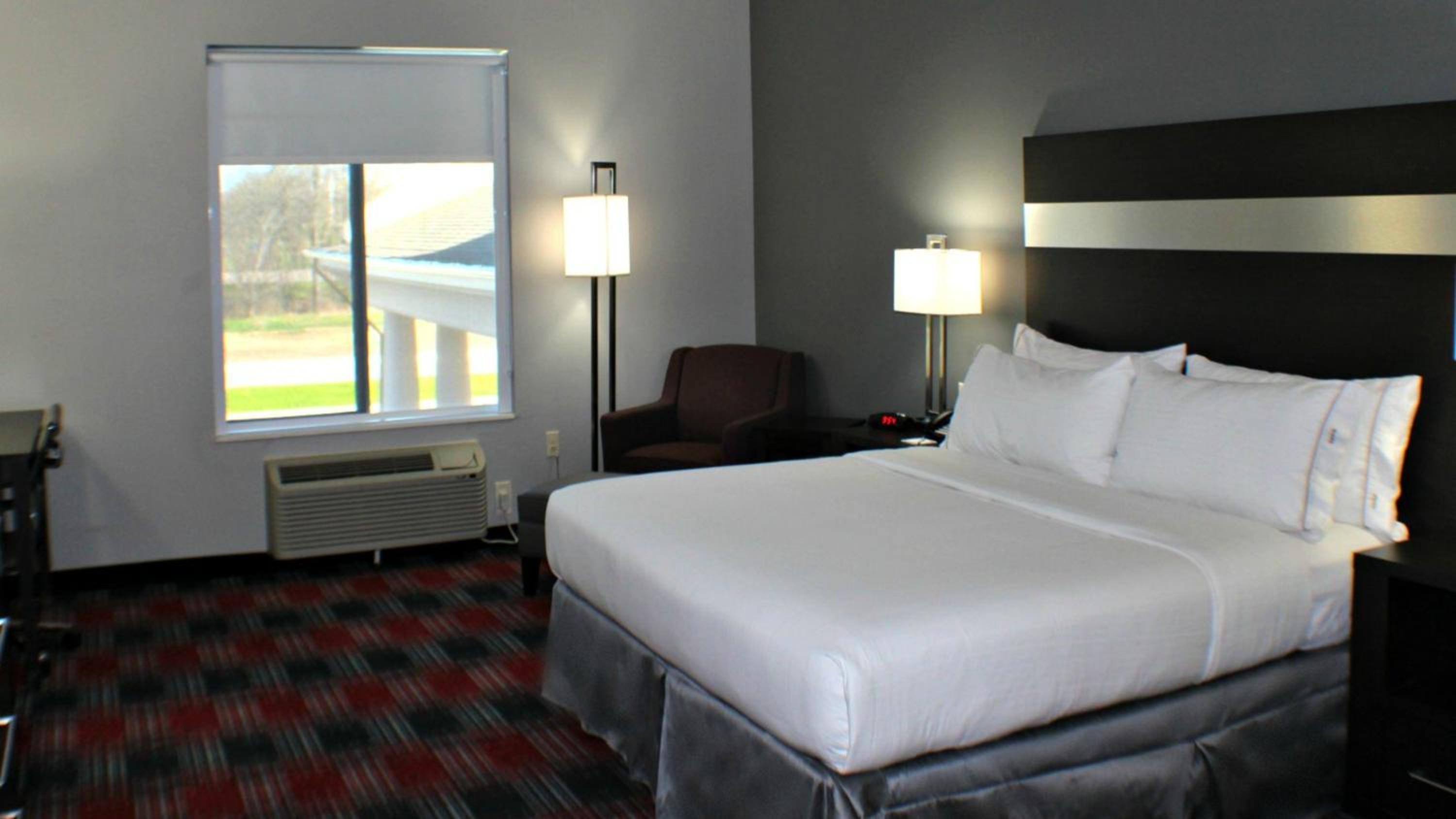 Holiday Inn Express & Suites Bonham by IHG