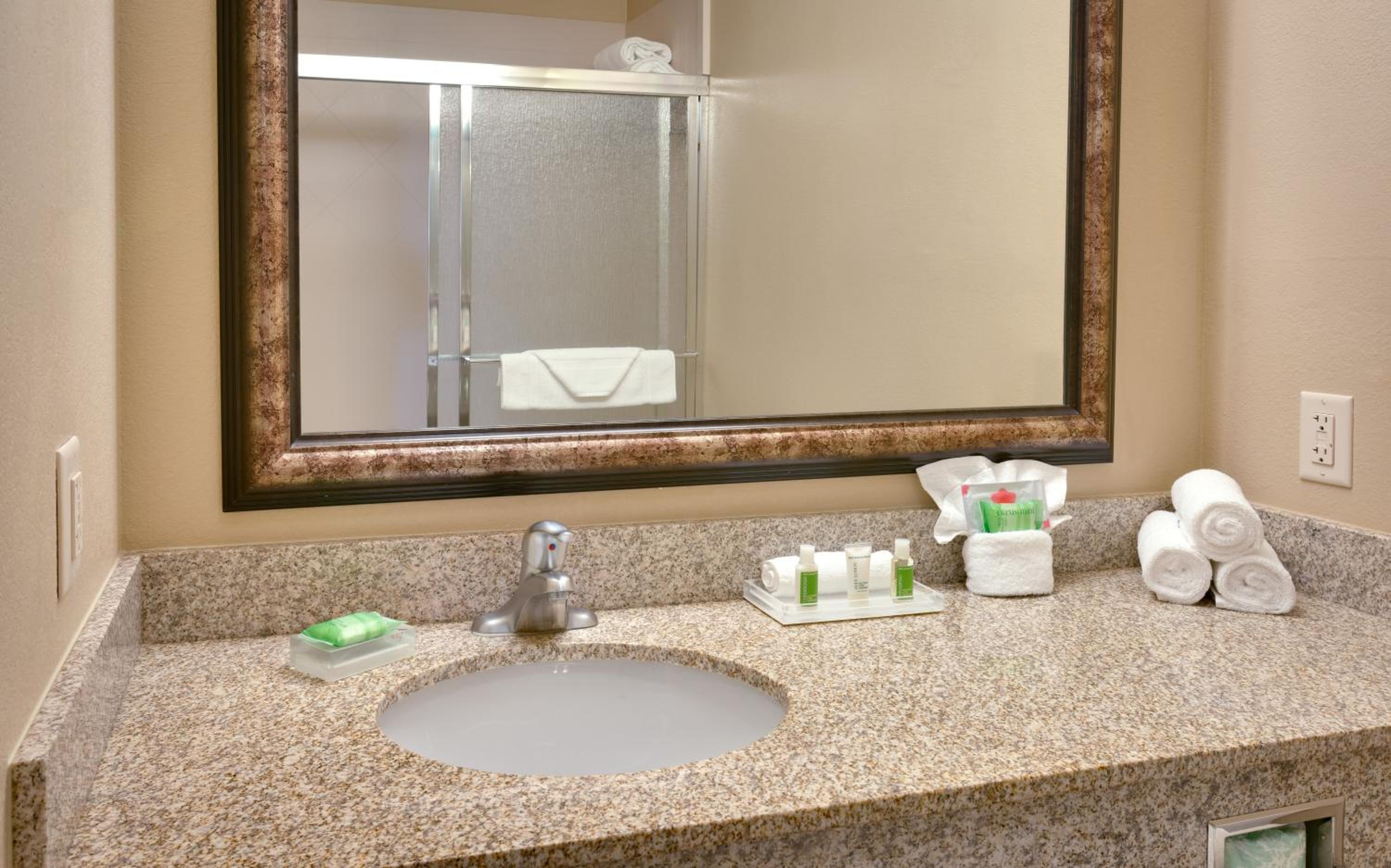 Executive King Room - Non-Smoking - Photo 2