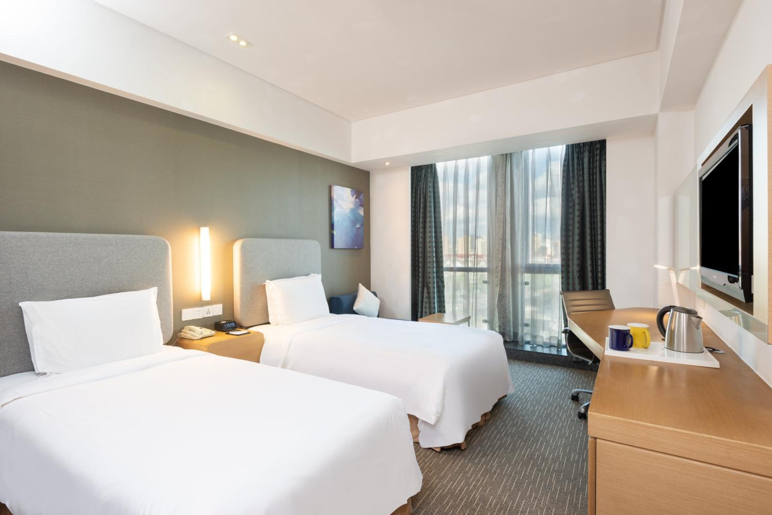 Standard Twin Room - Photo 4