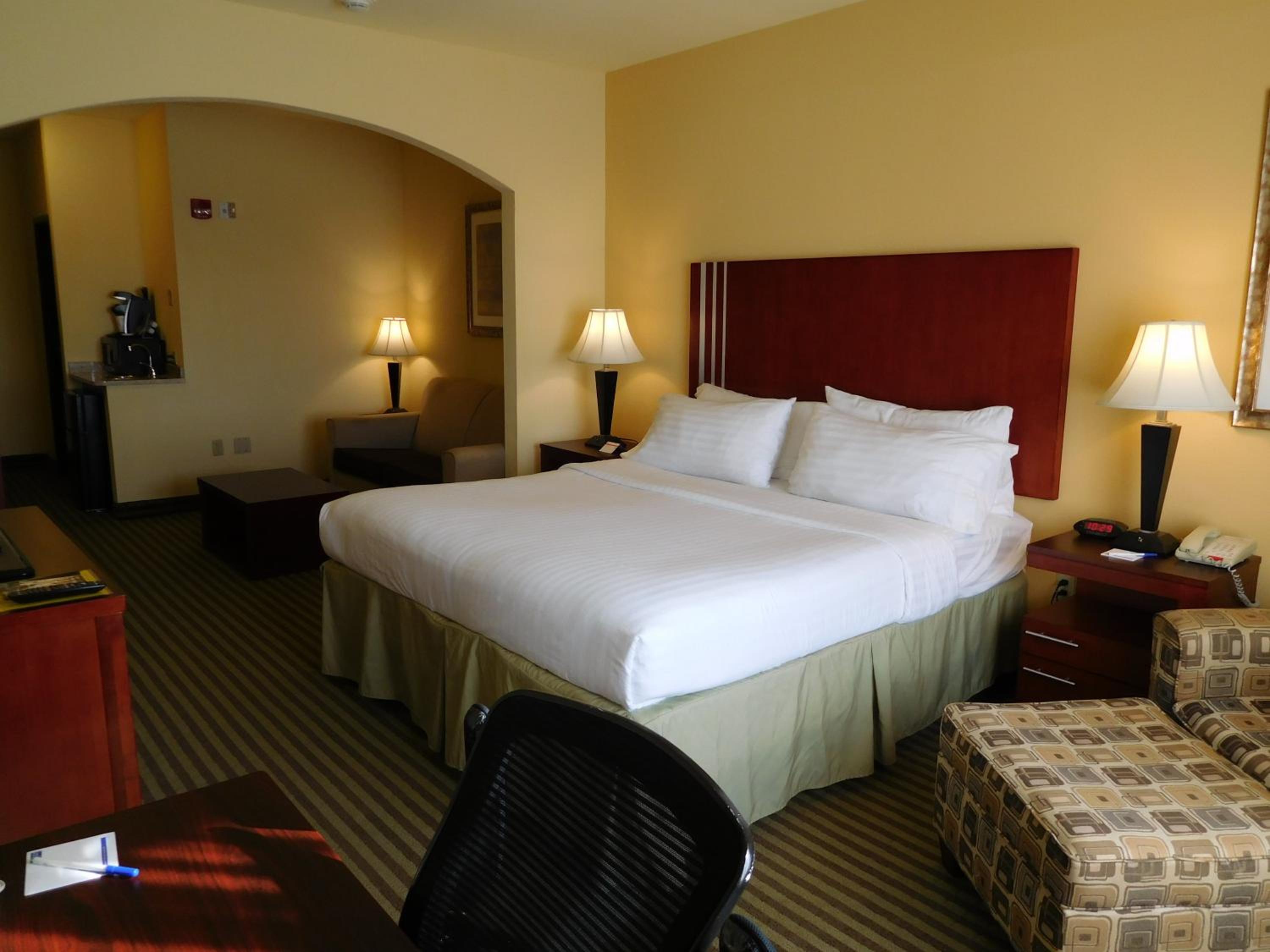 Junior Suite with One King Bed - Photo 1