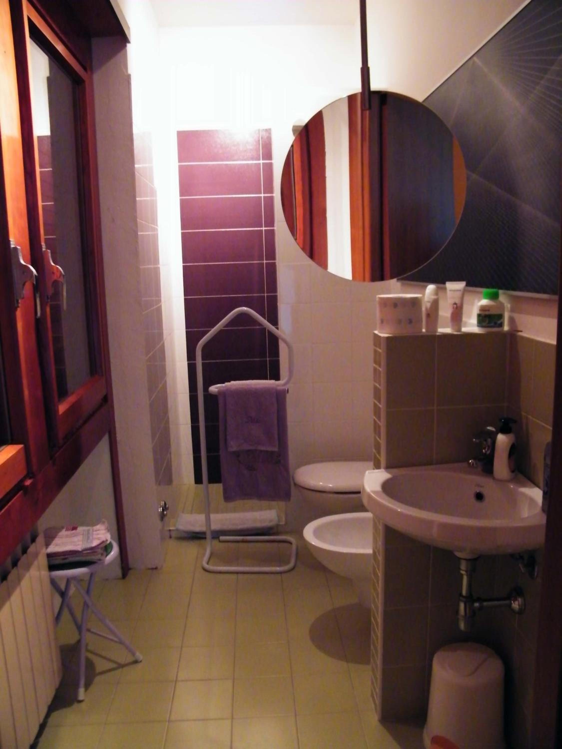 Double Room with Private Bathroom - Photo 14