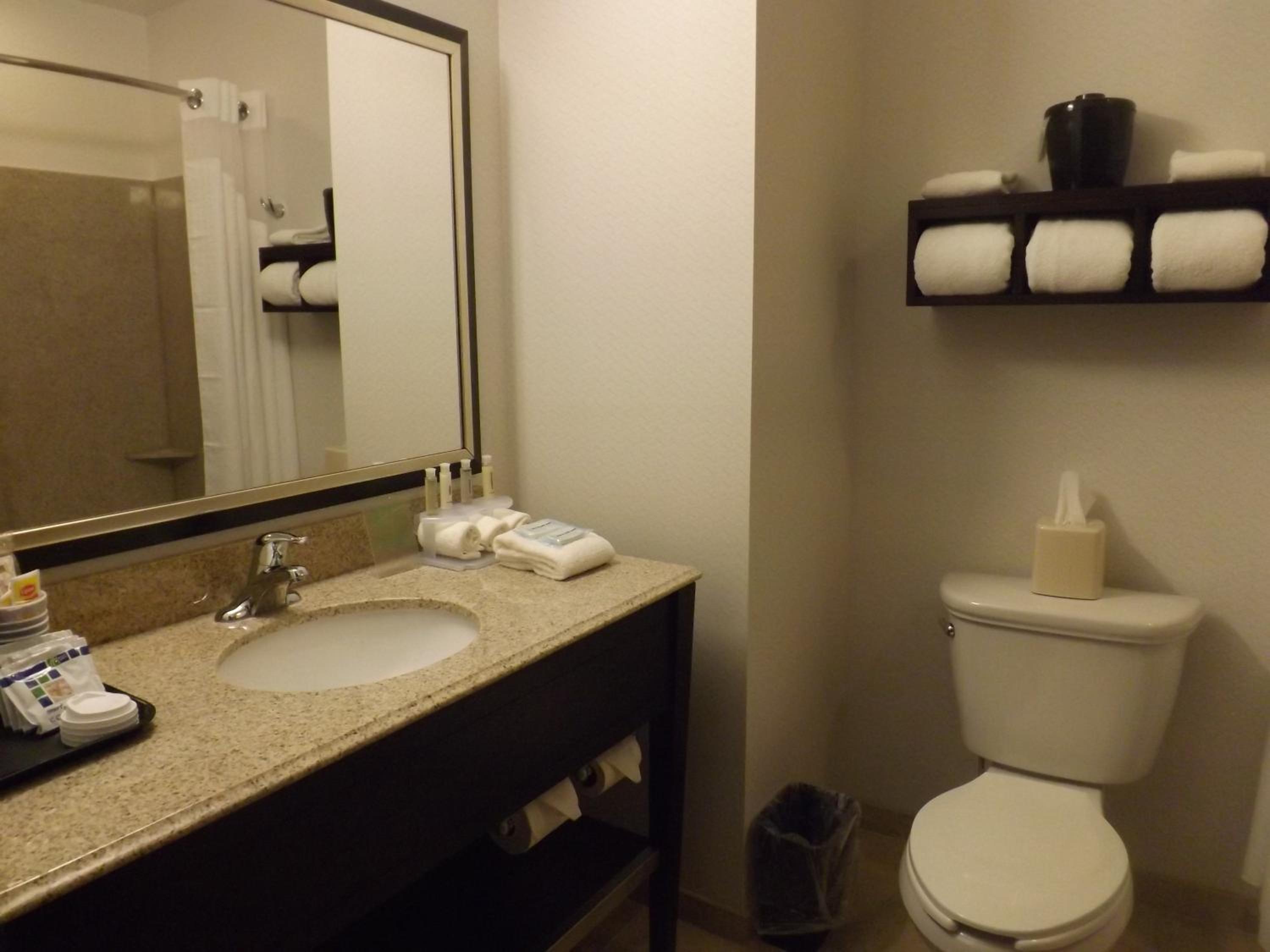 Standard Double Room with Two Double Beds - Communications Accessible photo 2