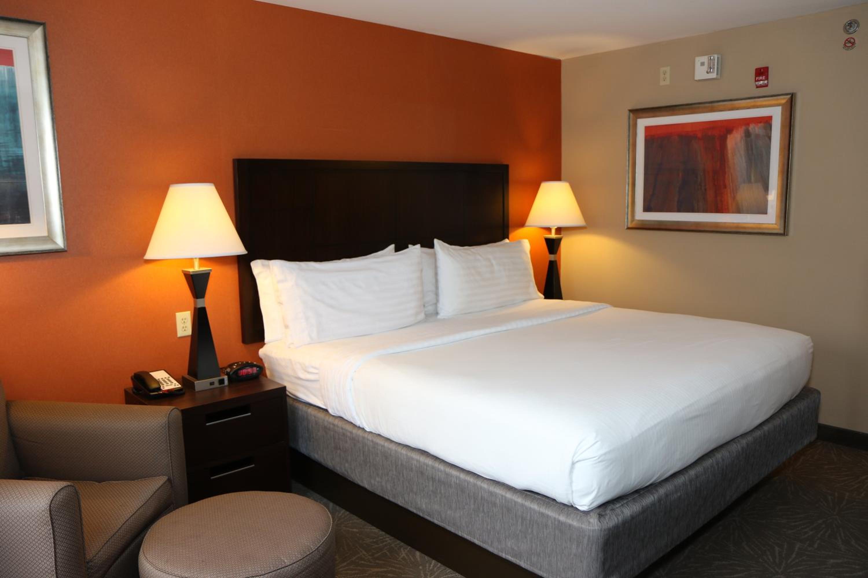 Standard King Room with Accessible Tub - Mobility Access photo 1