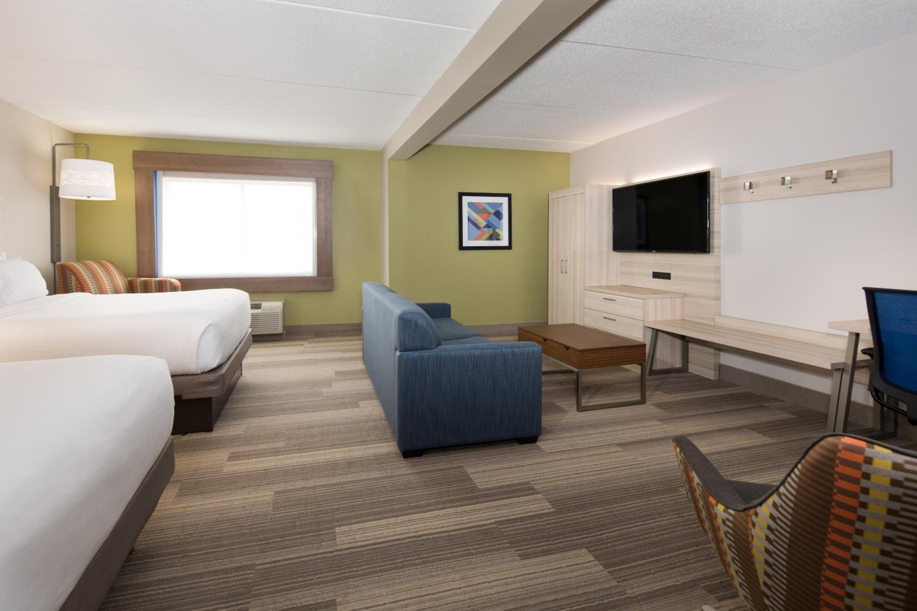 Queen Suite with Two Queen Beds - Photo 3
