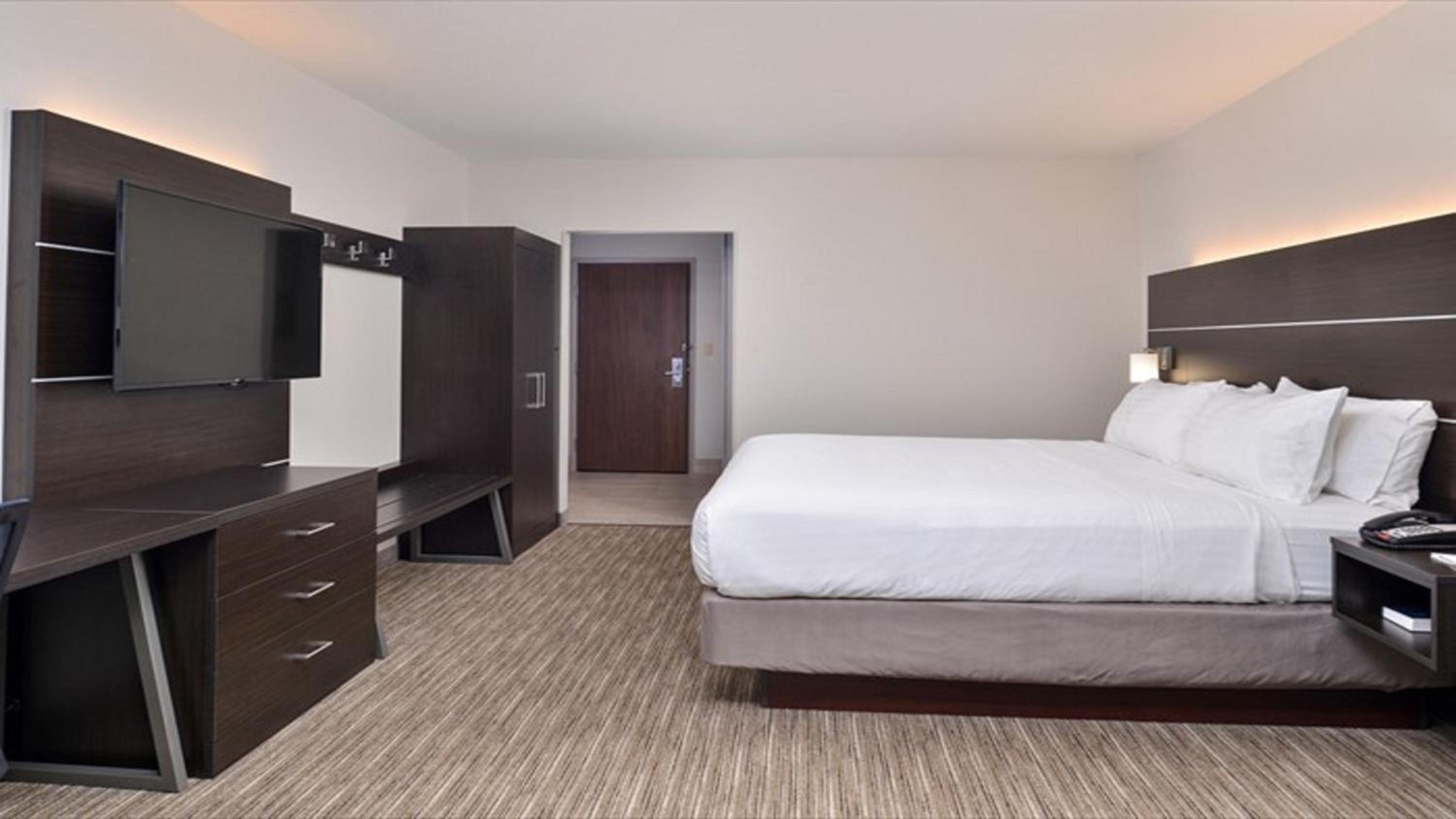 Standard King Room photo 1