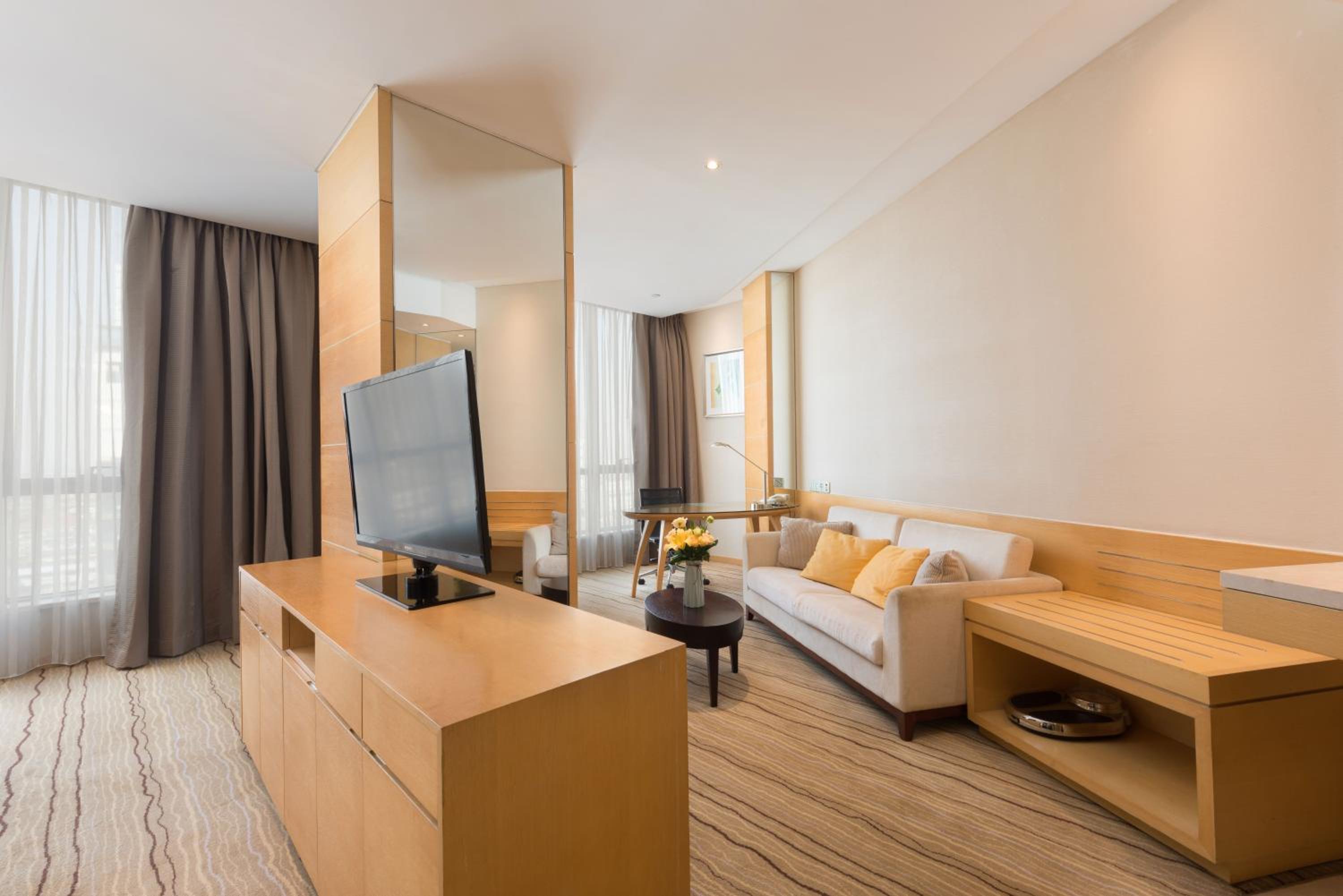 King Suite With Lounge Access photo 3