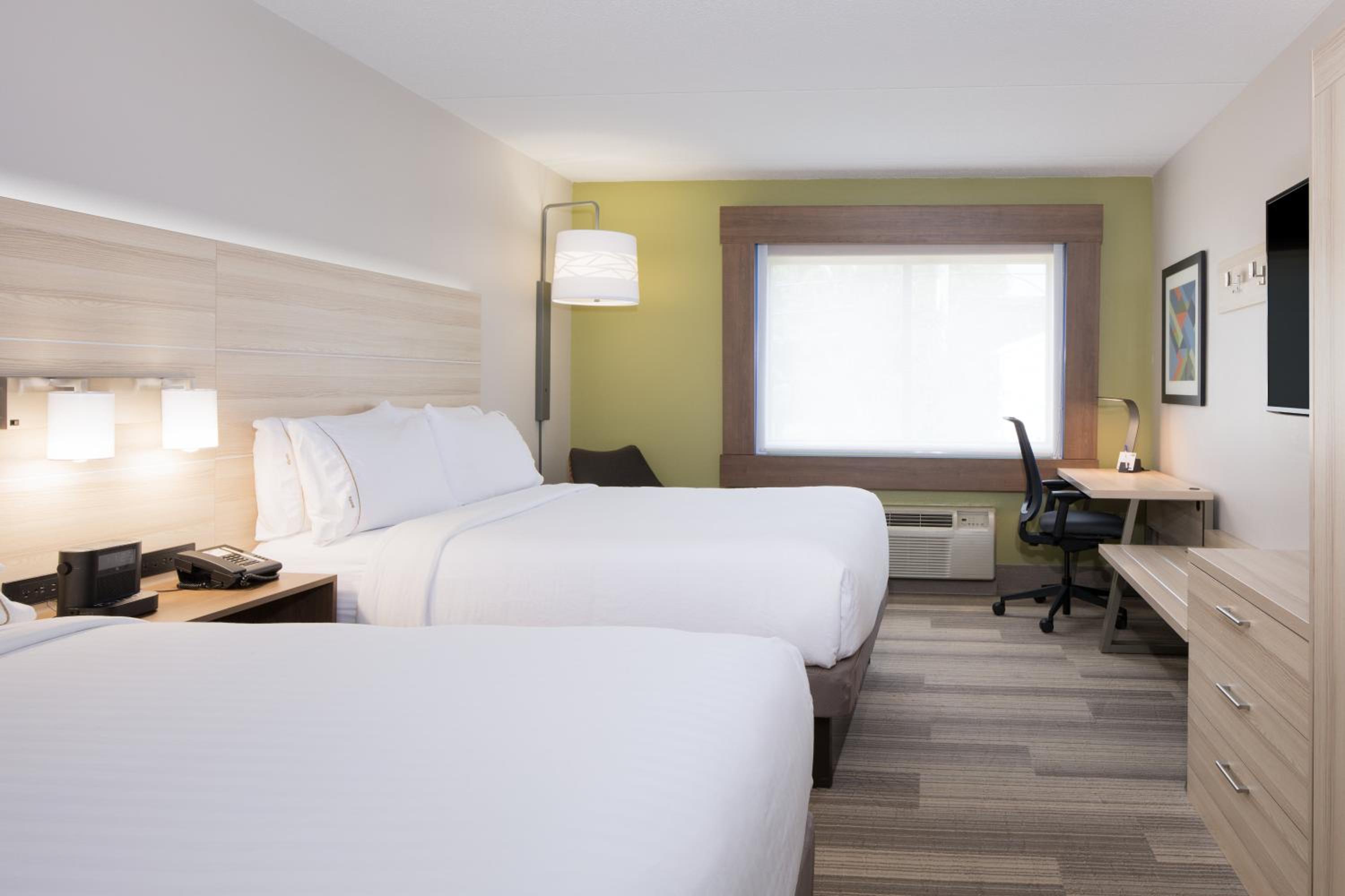 Standard Room with Two Queen Beds - Photo 2