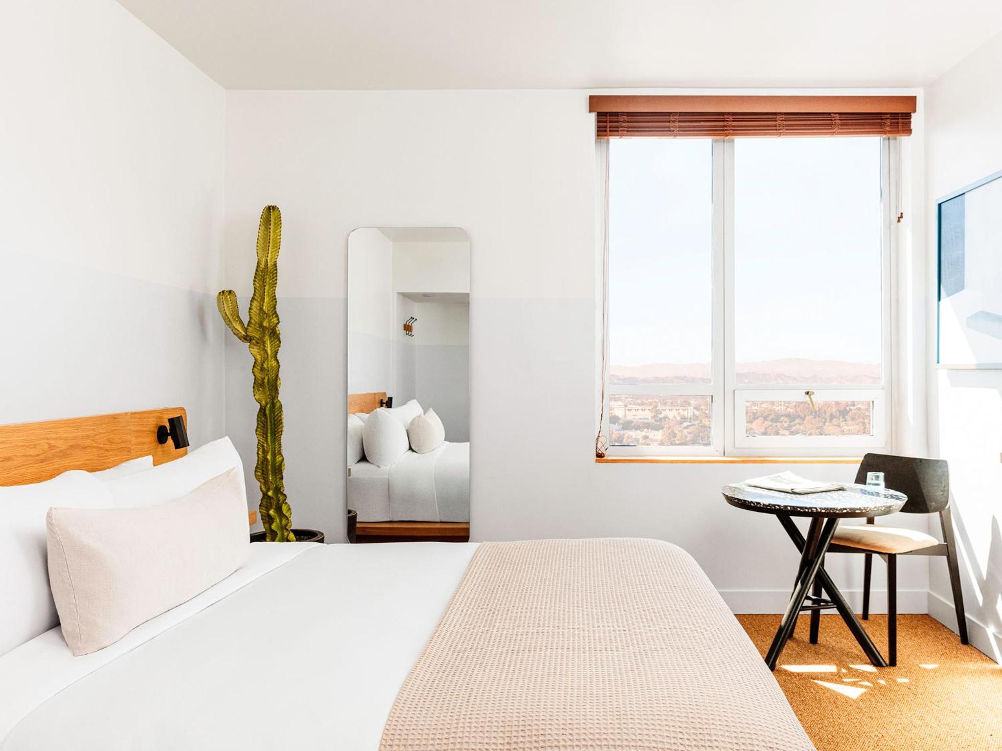Apartment Suite thumbnail 6