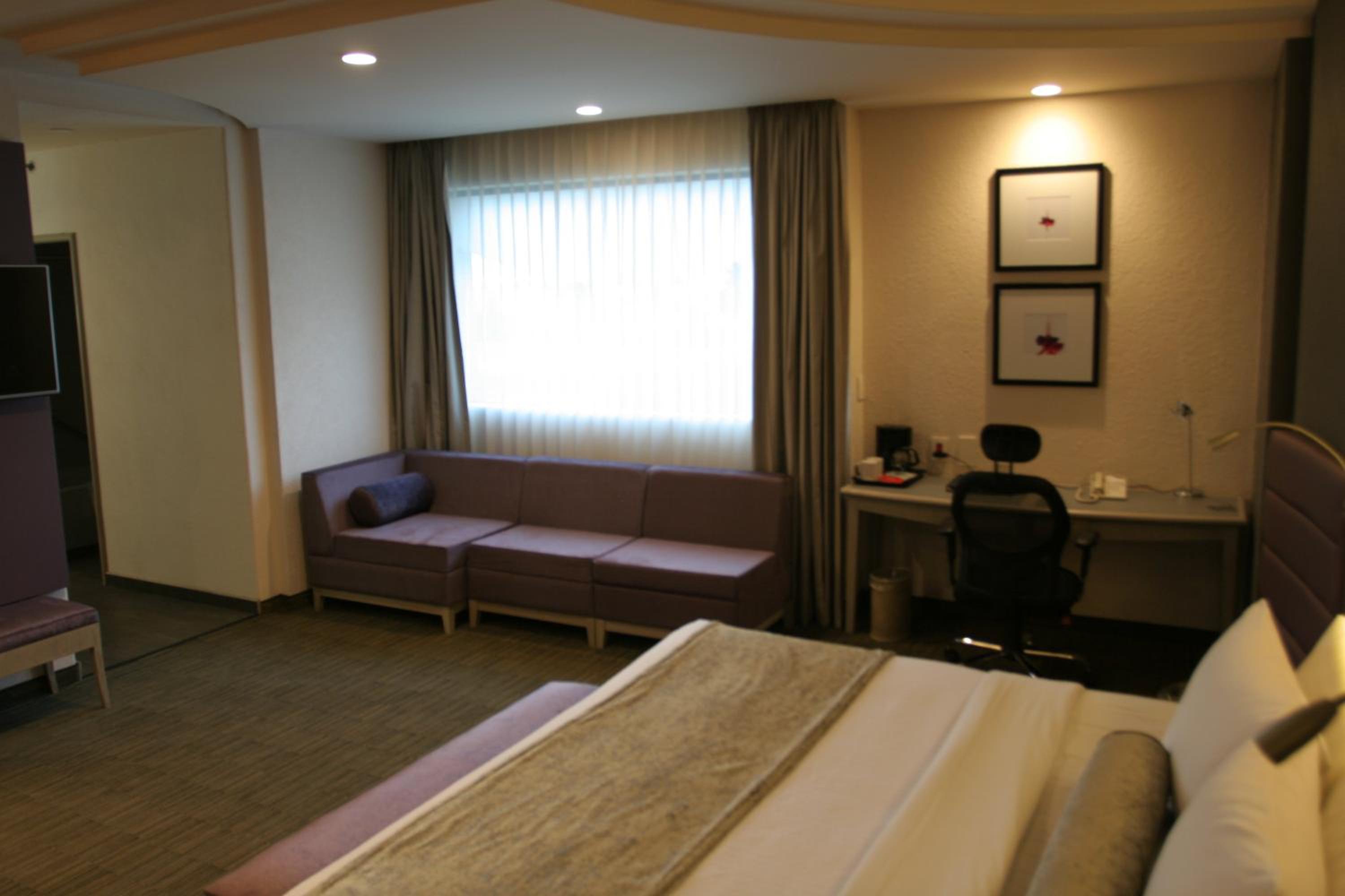 Standard King Room - Photo 3